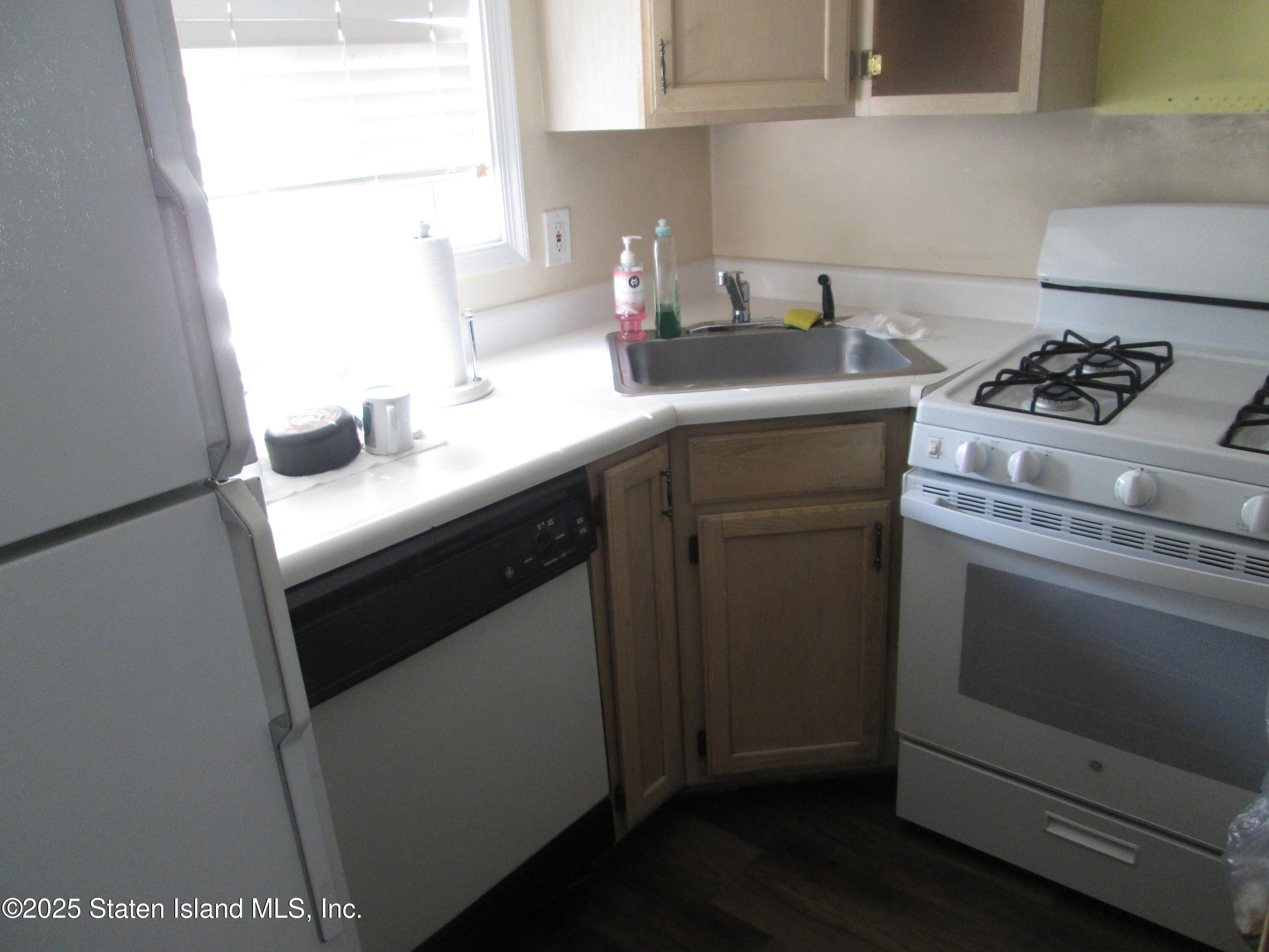355 Ilyssa Way, Staten Island, NY, 10312 image 6