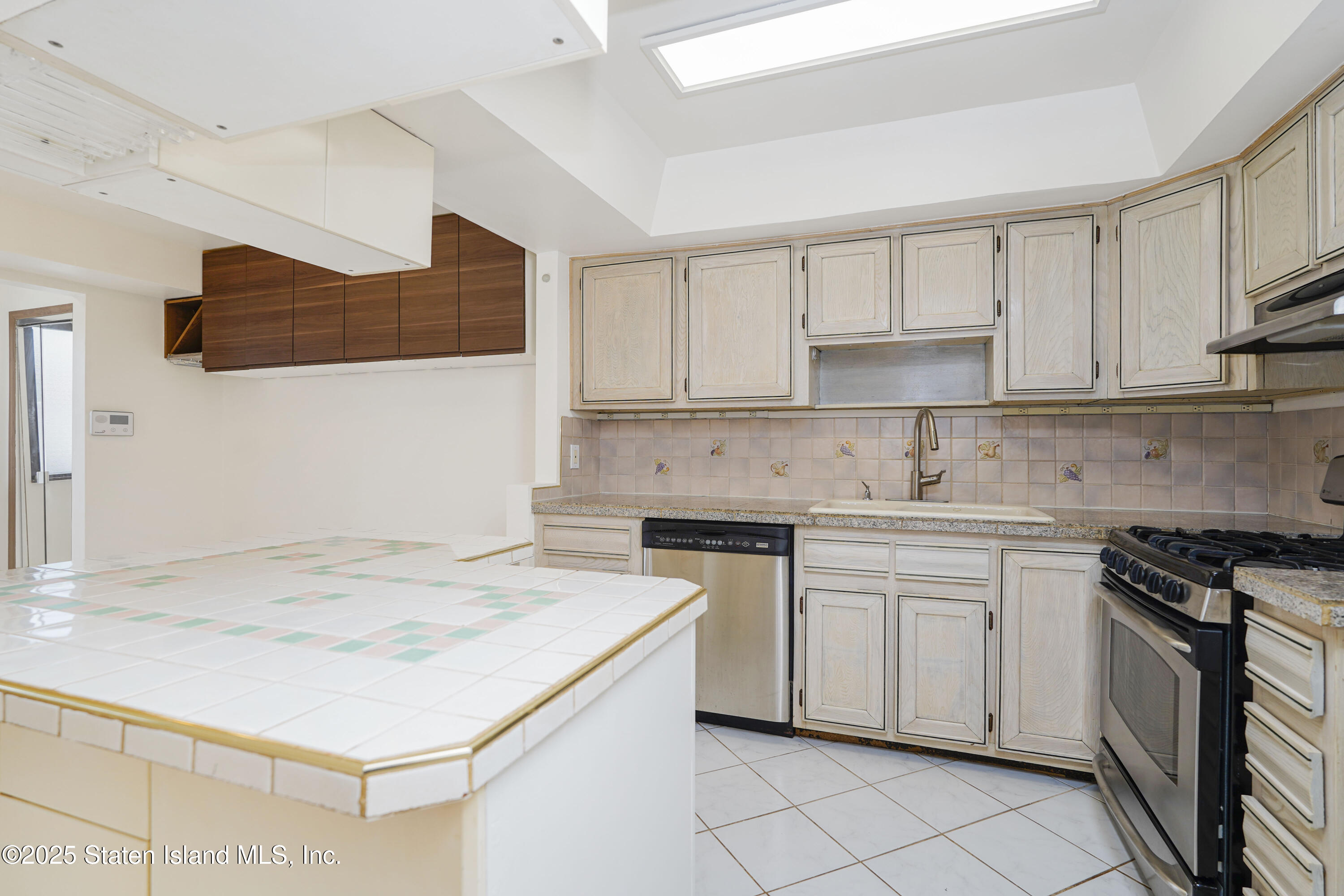 132 Parkview Loop, Staten Island, NY, 10314 image 10