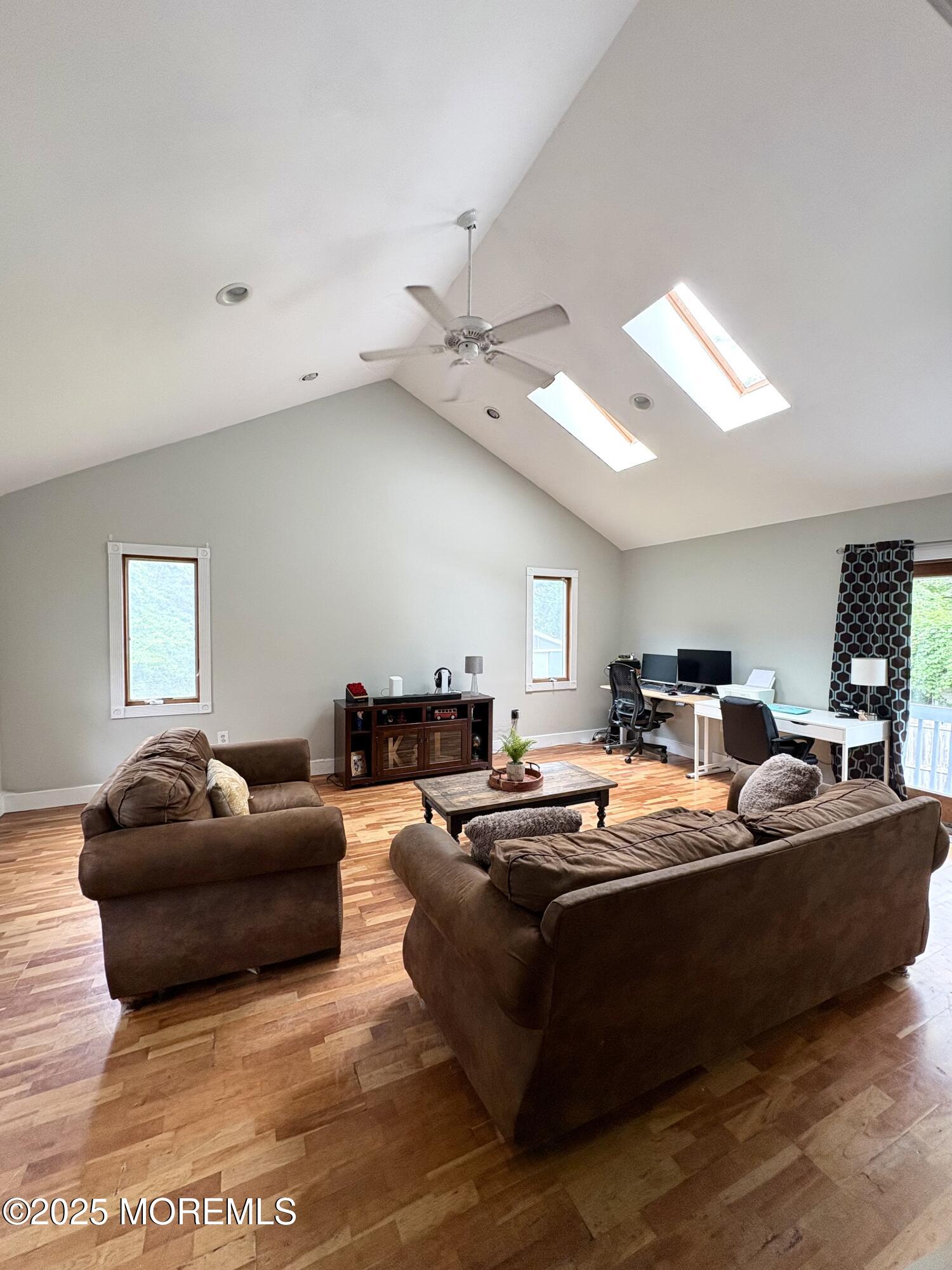 542 Princess Court Image 5