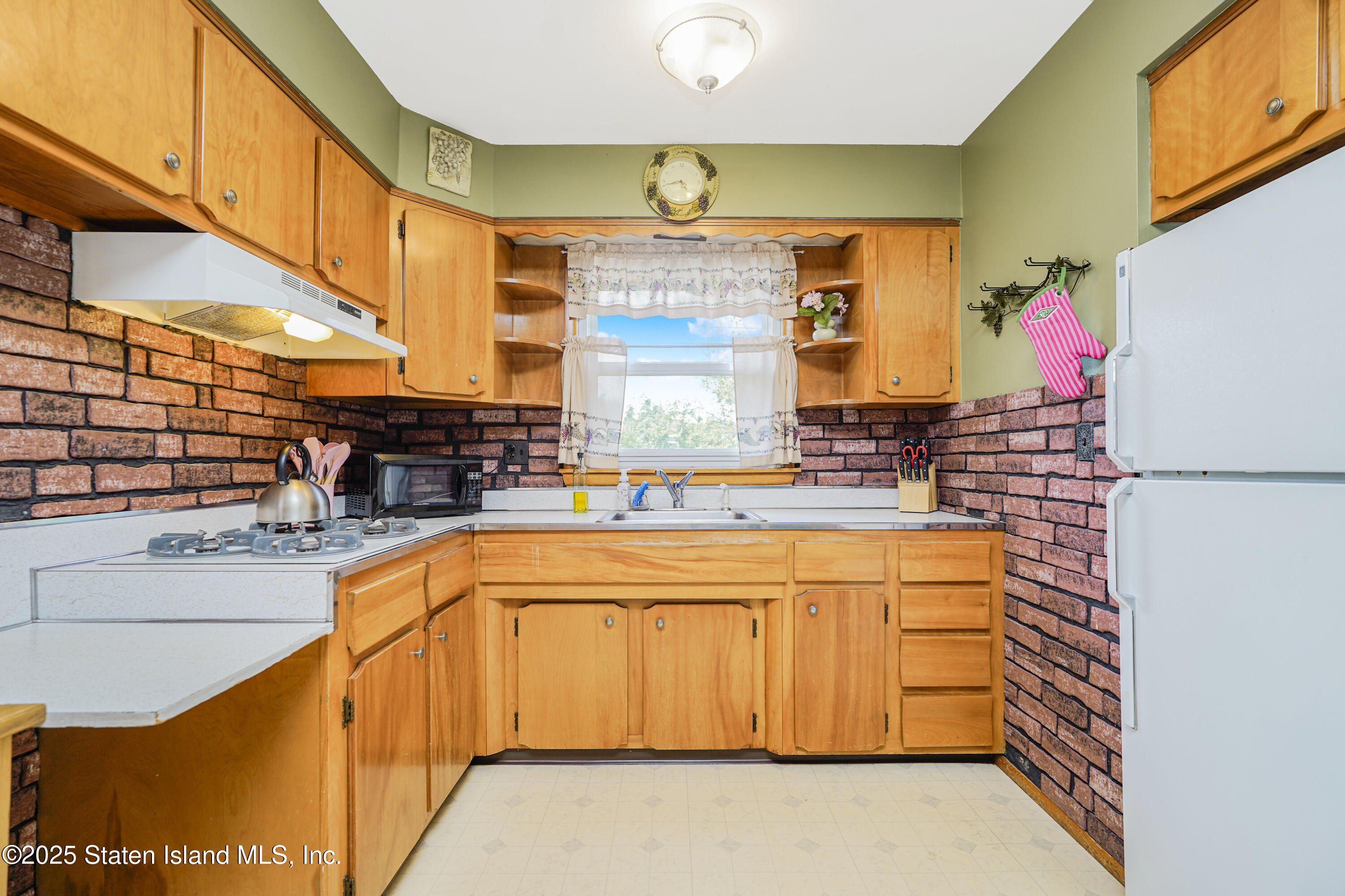 416 Bradford Avenue, Staten Island, NY, 10309 image 12