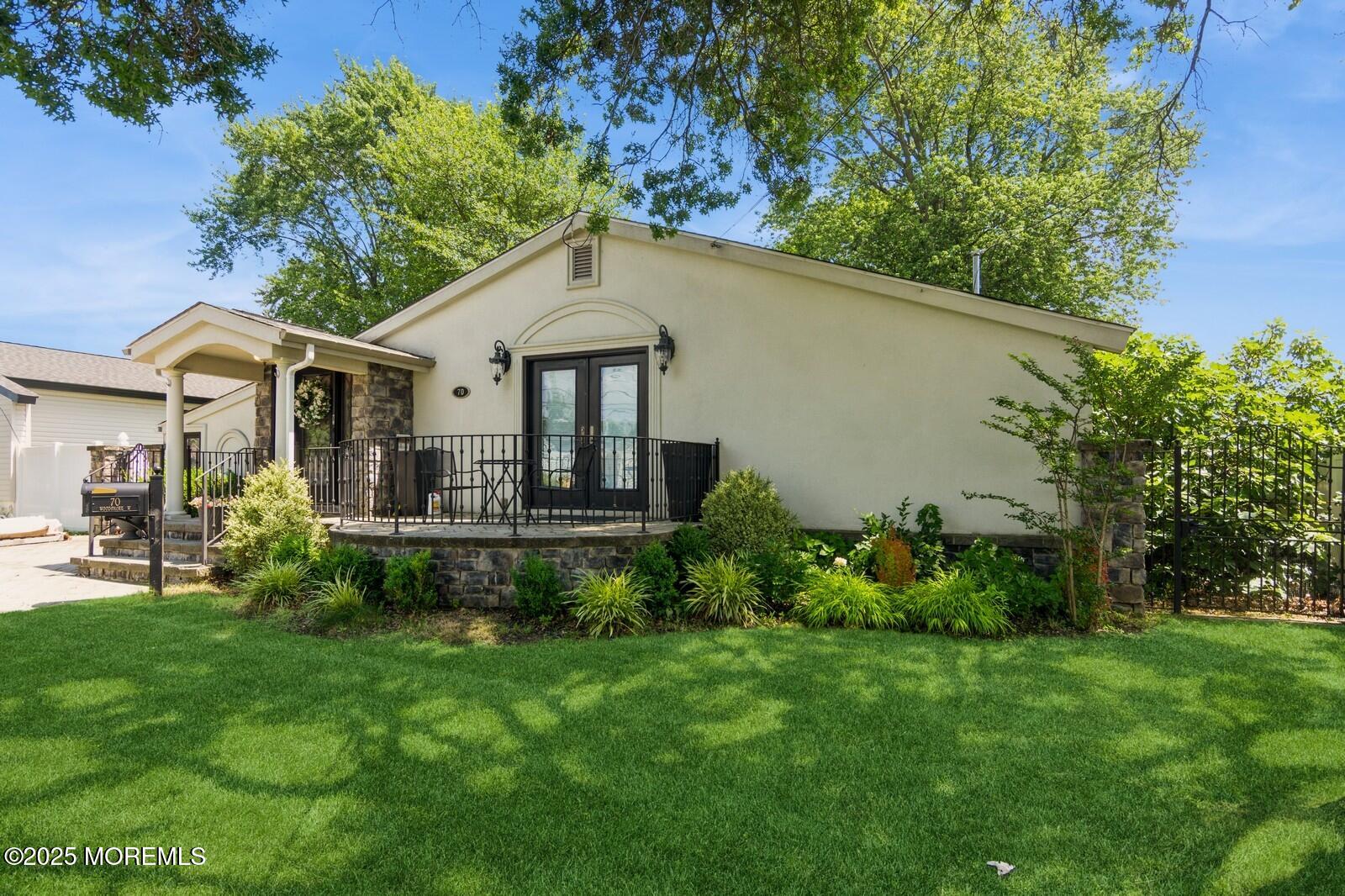 70 Woodshore Image 2