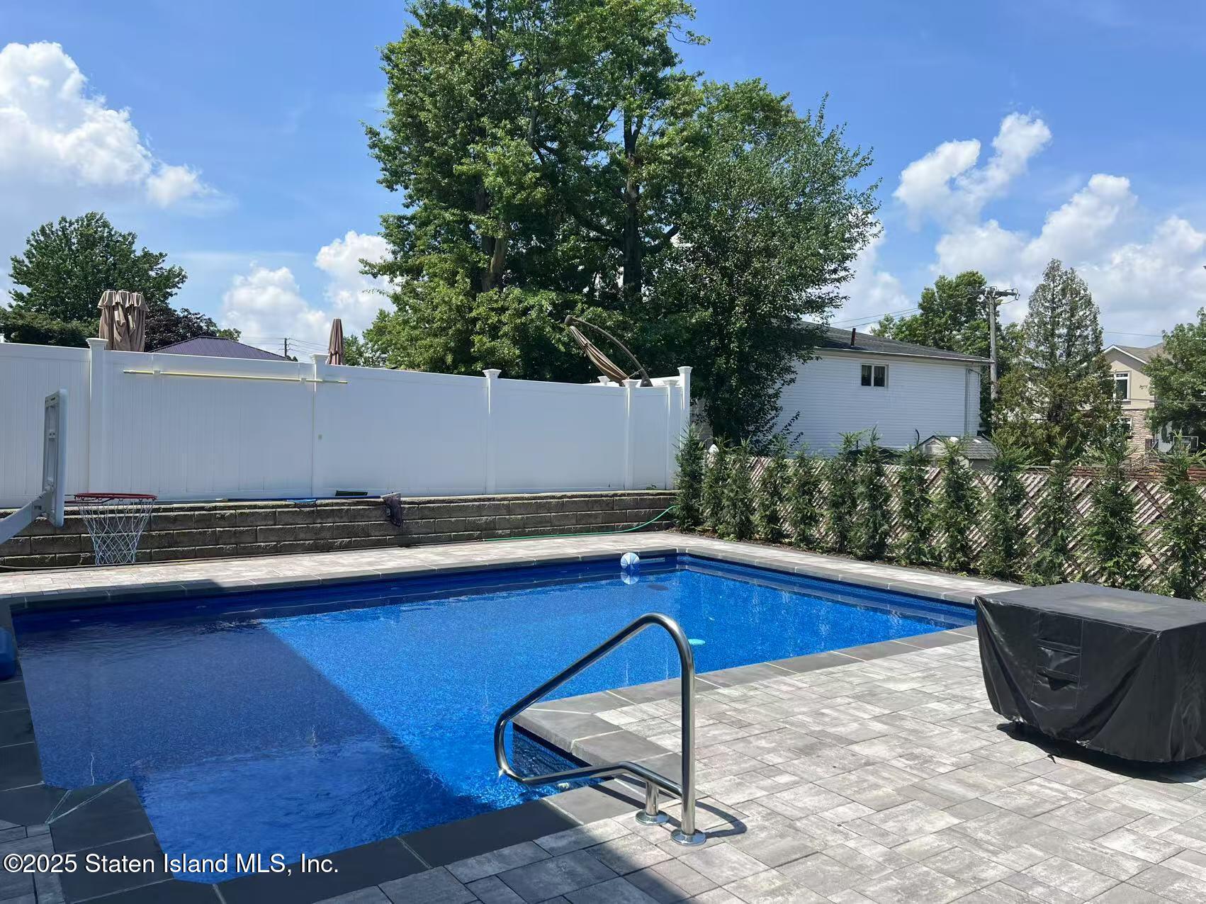 595 Sheldon Avenue Image 4