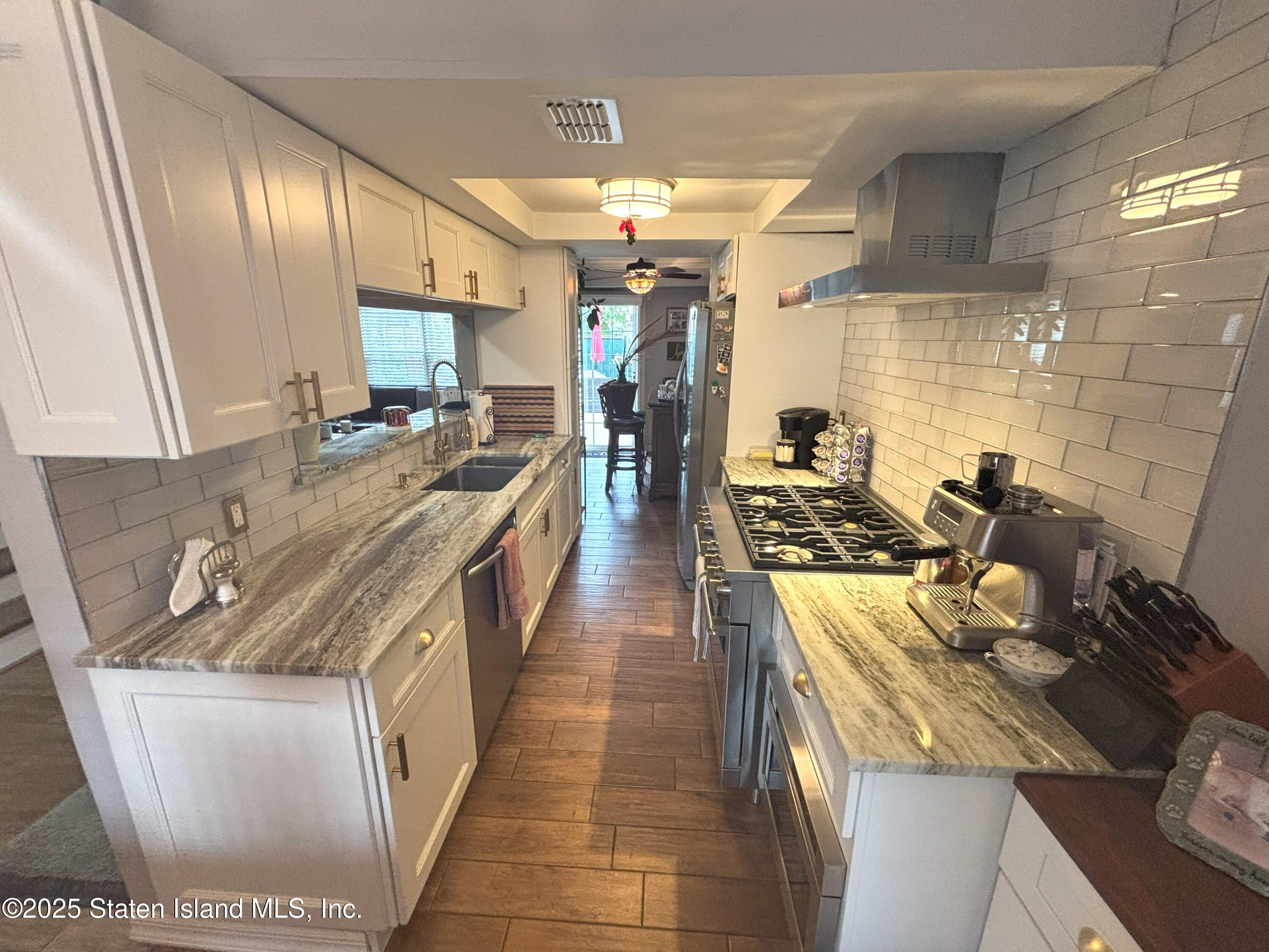 73 Hampton Green Image 5