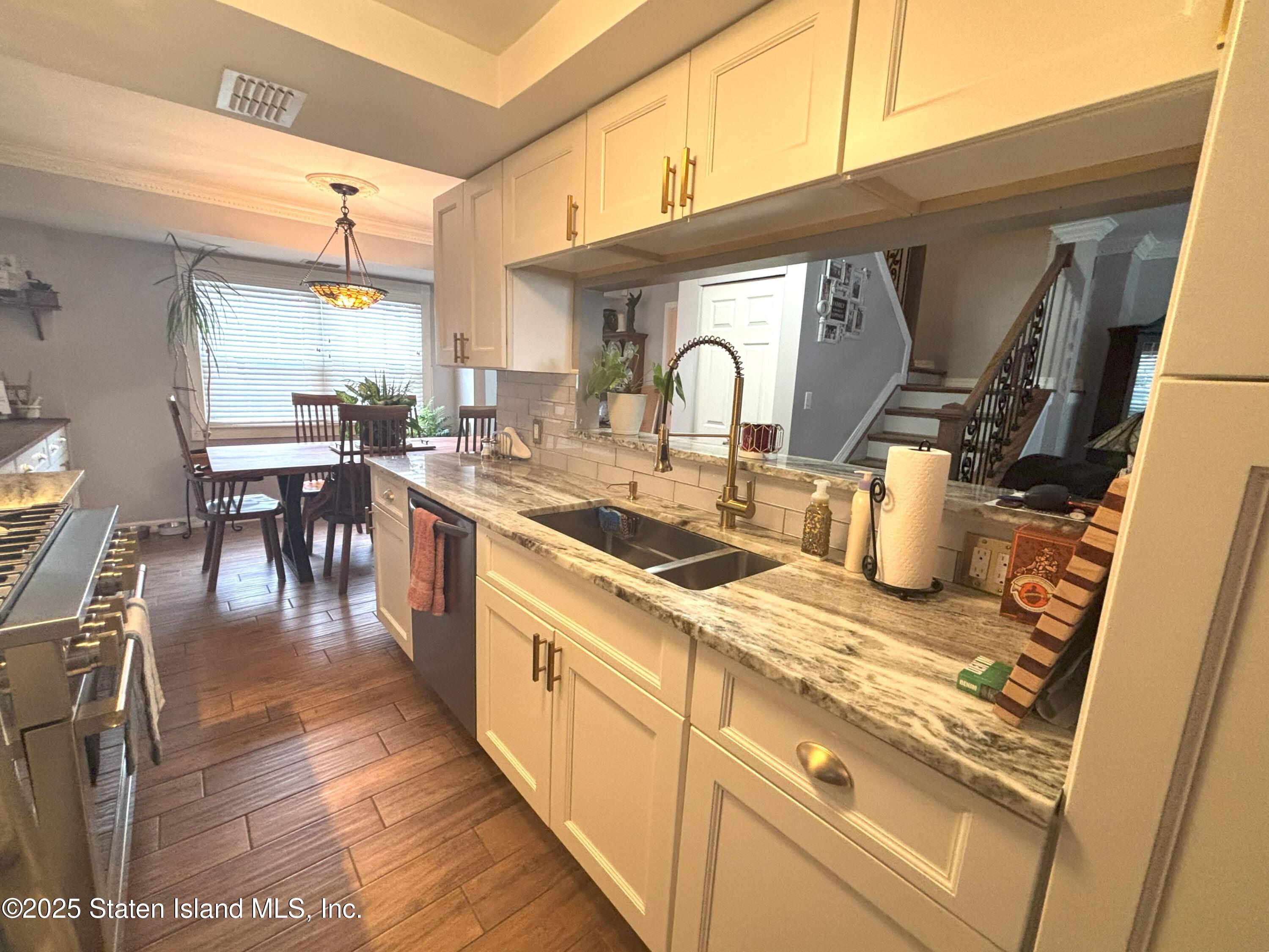 73 Hampton Green, Staten Island, NY, 10312 image 7