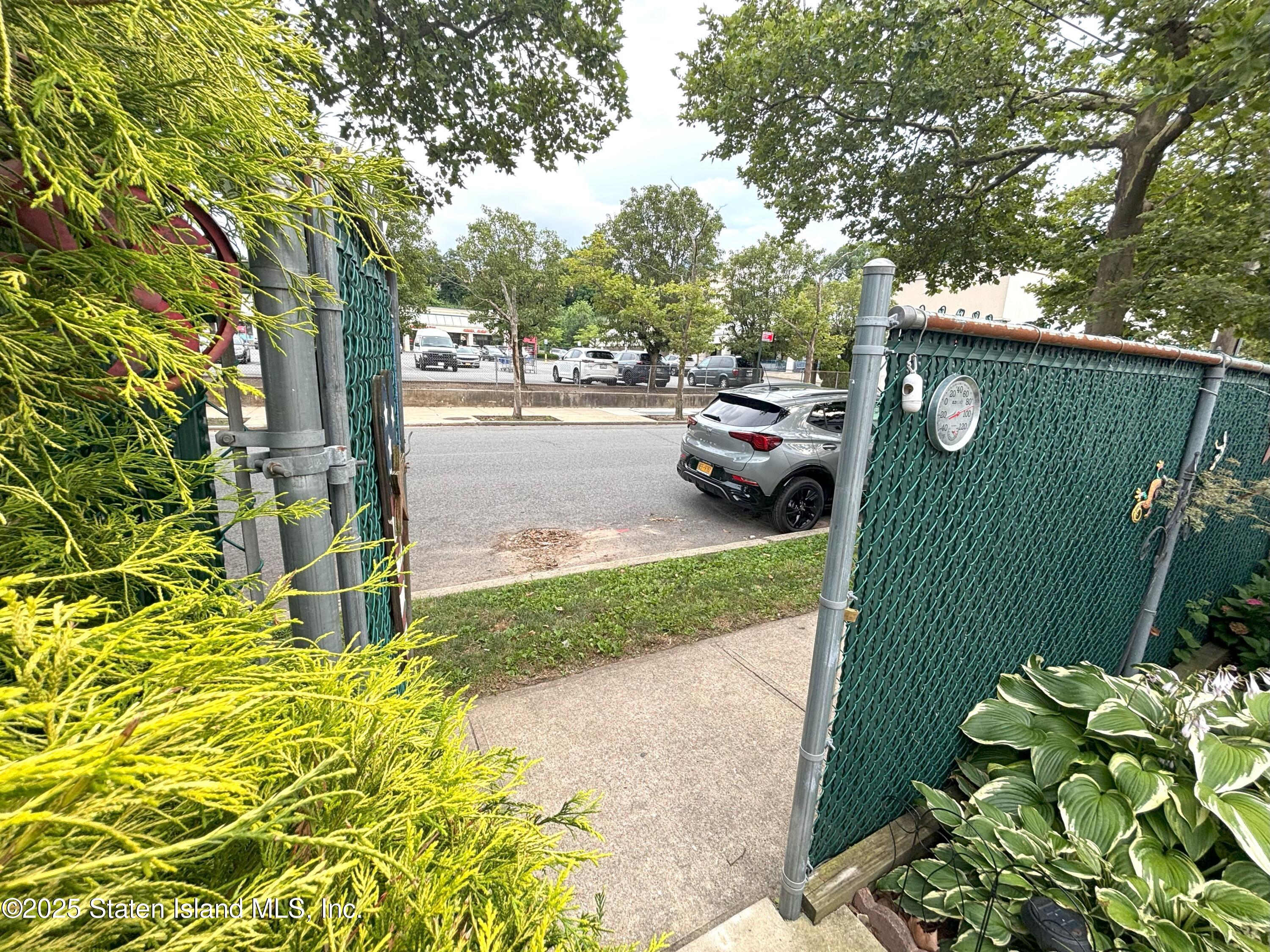 73 Hampton Green, Staten Island, NY, 10312 image 15
