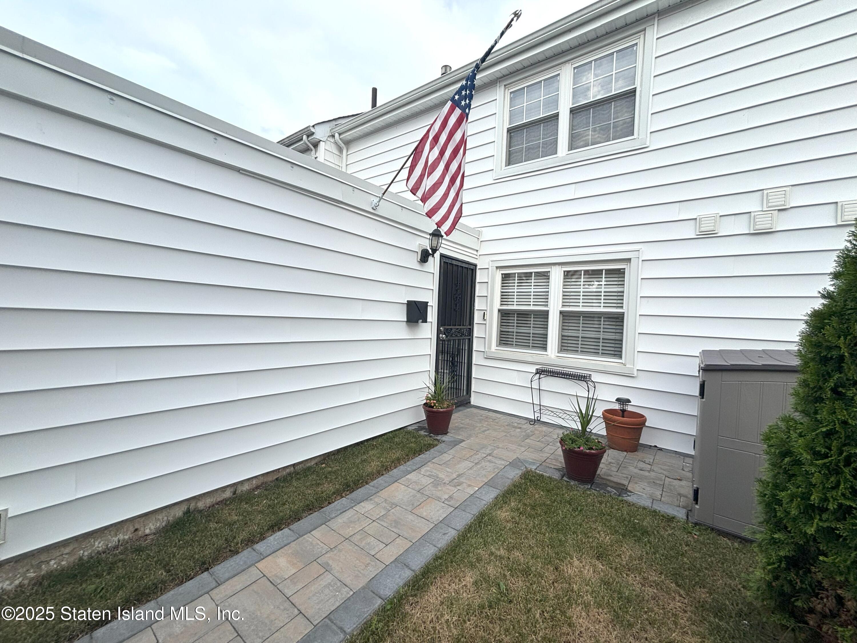 73 Hampton Green, Staten Island, NY, 10312