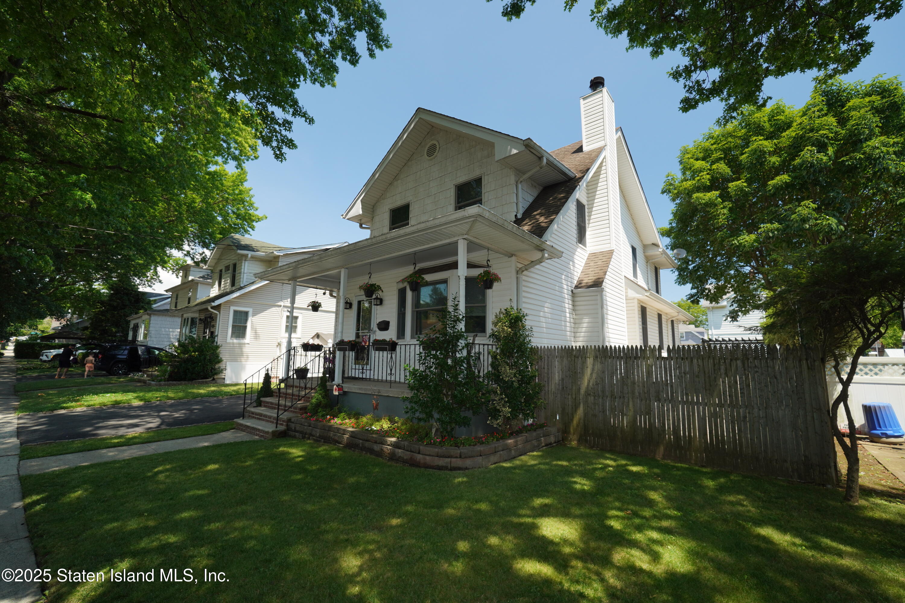 77 Burbank Avenue Image 3