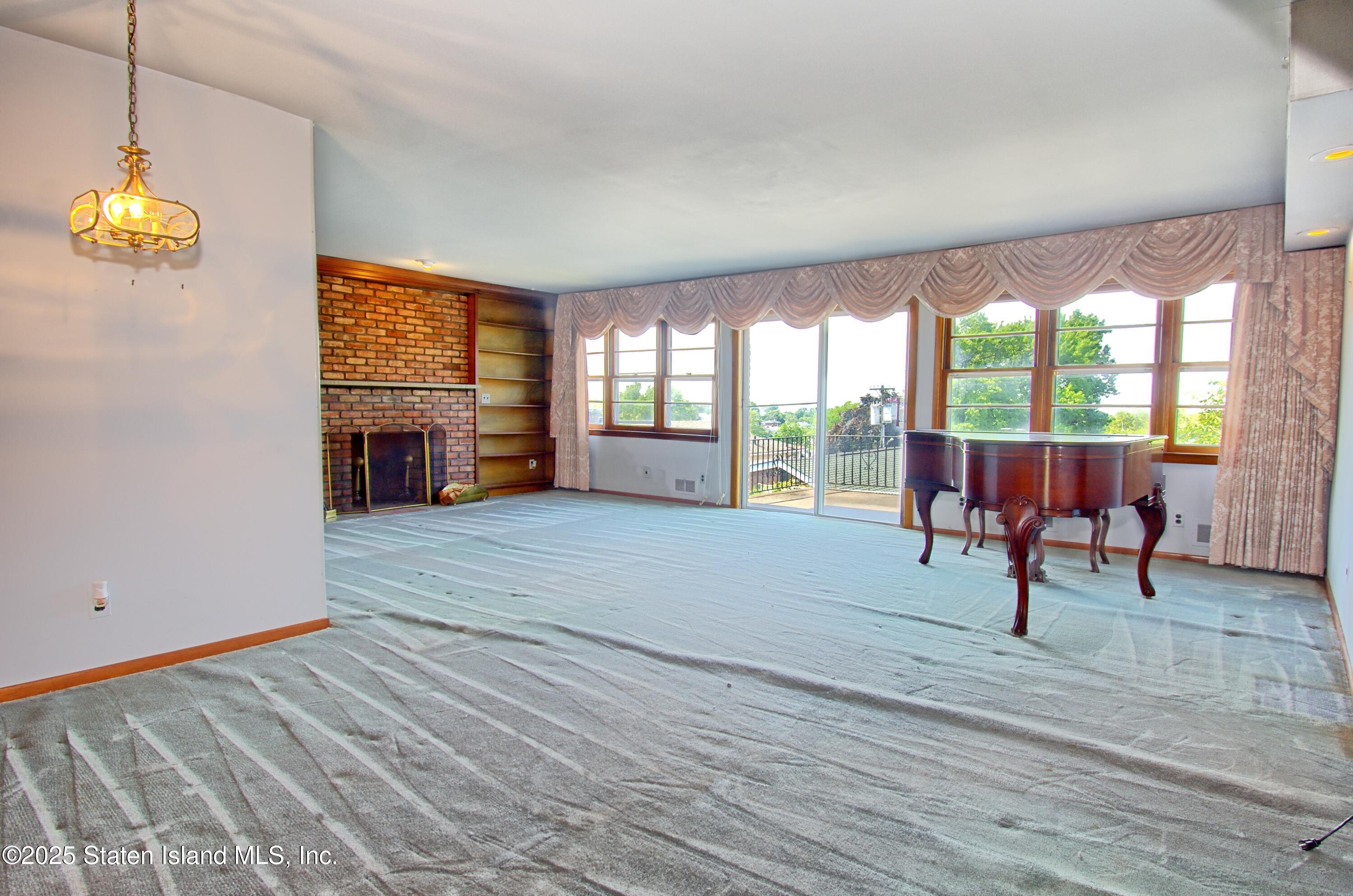 105 Marshall Avenue Image 4