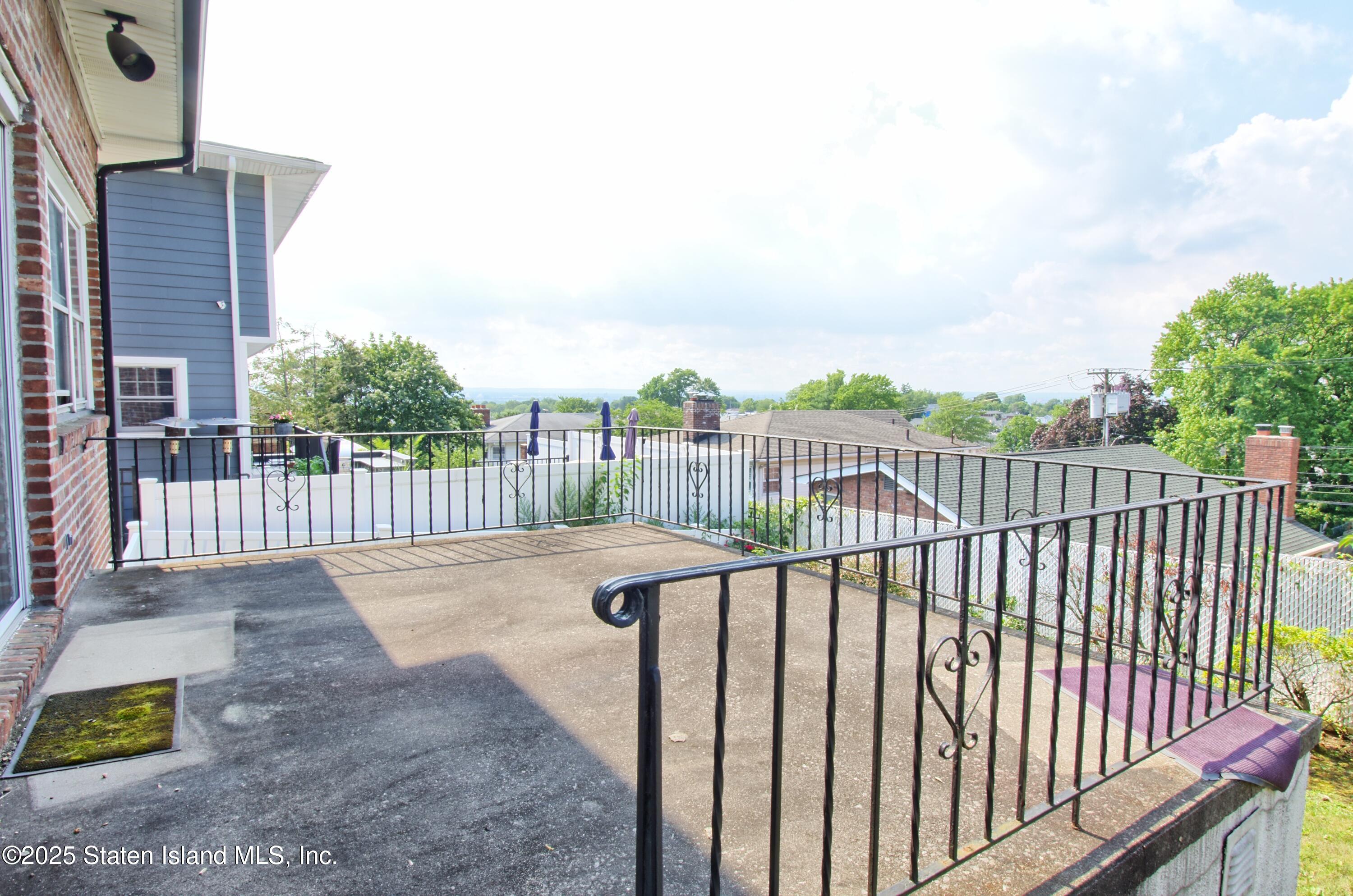 105 Marshall Avenue Image 5