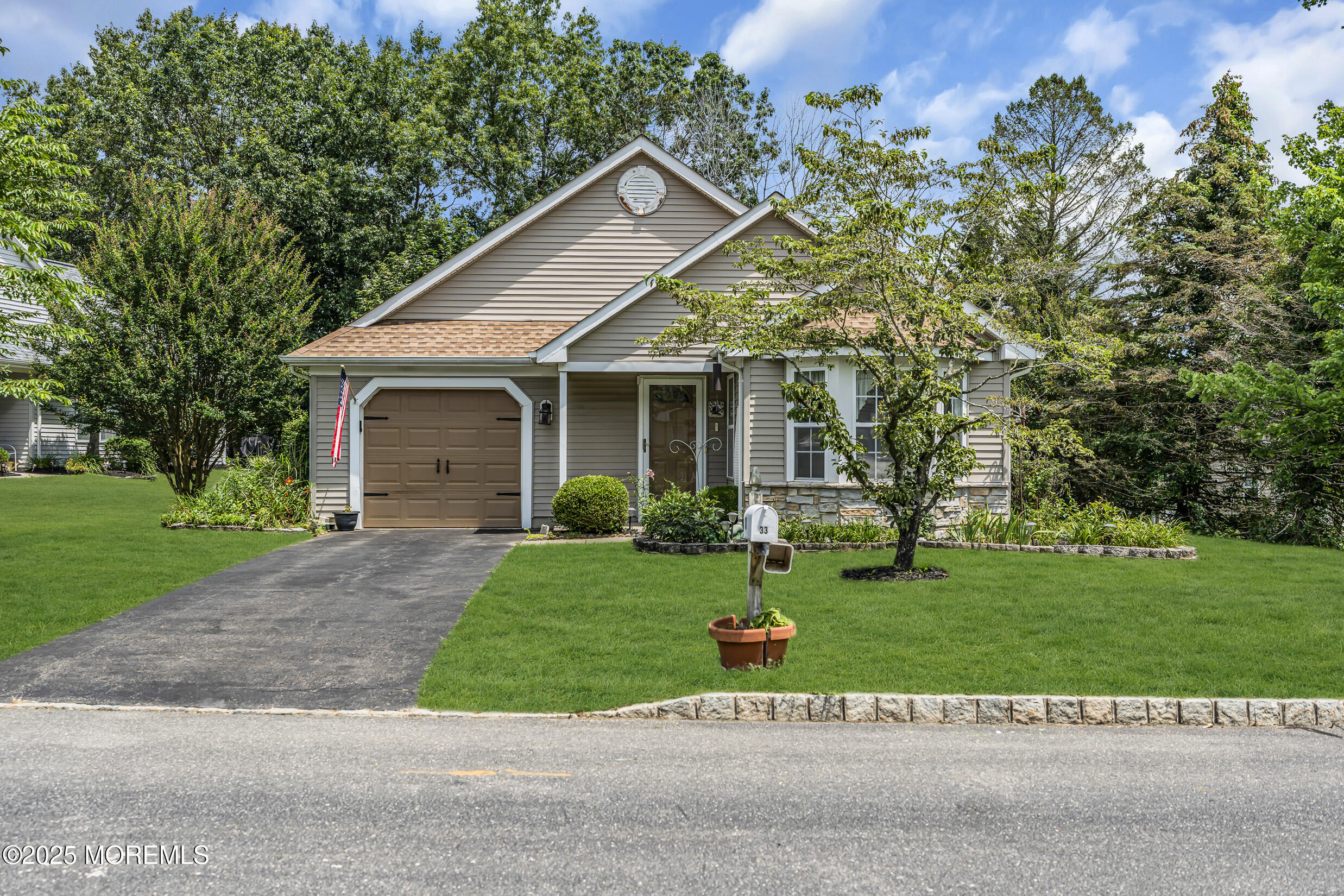 33 Strawberry Lane Image 2