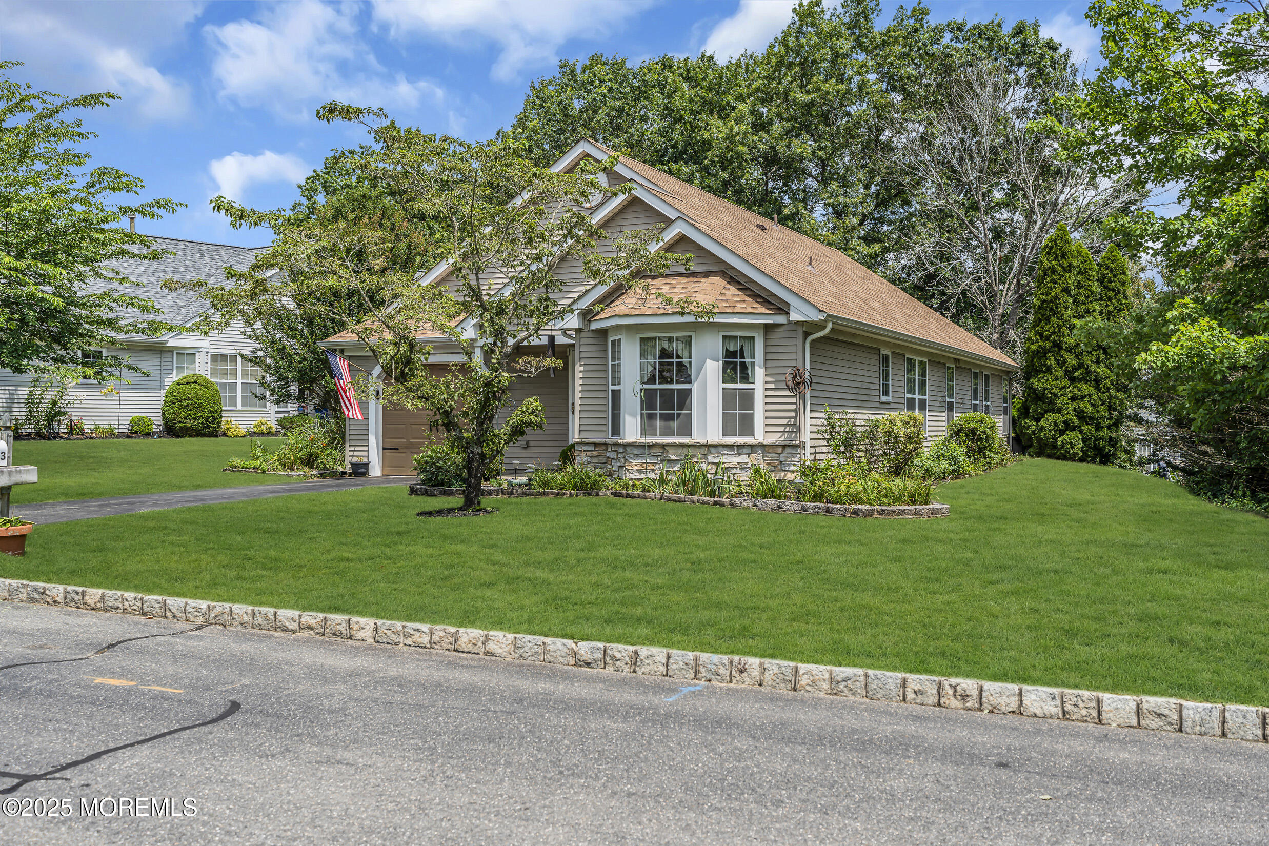 33 Strawberry Lane Image 3