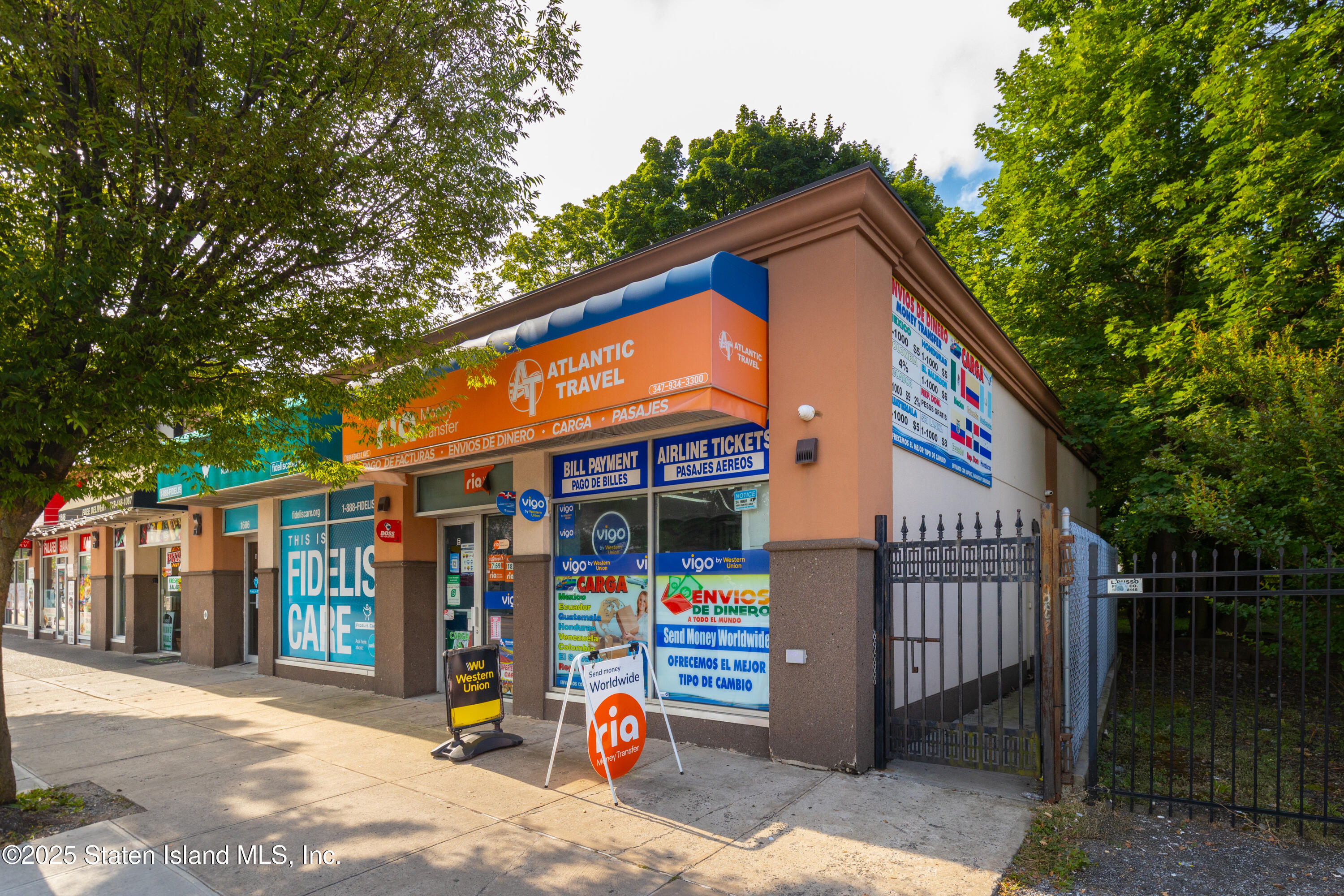 1686 Forest Avenue Image 5