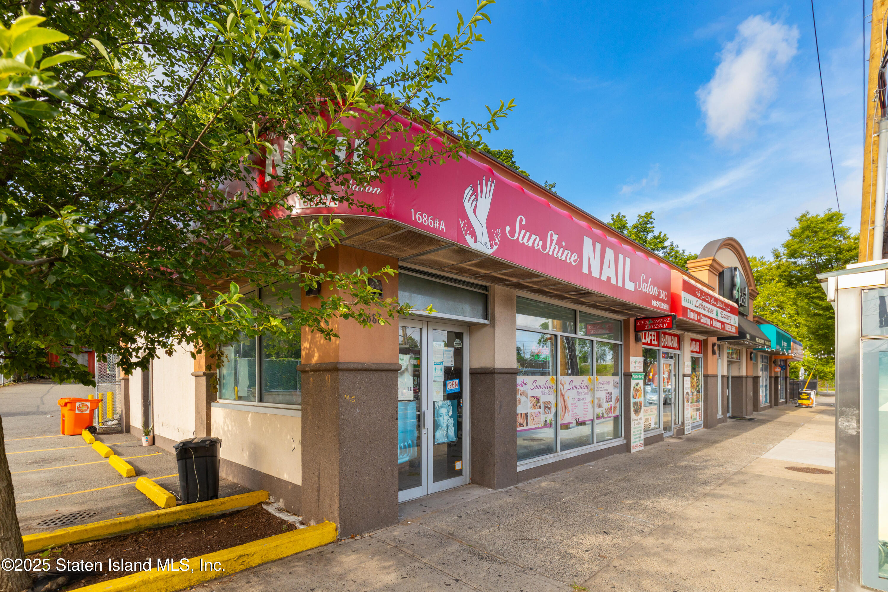1686 Forest Avenue Image 3