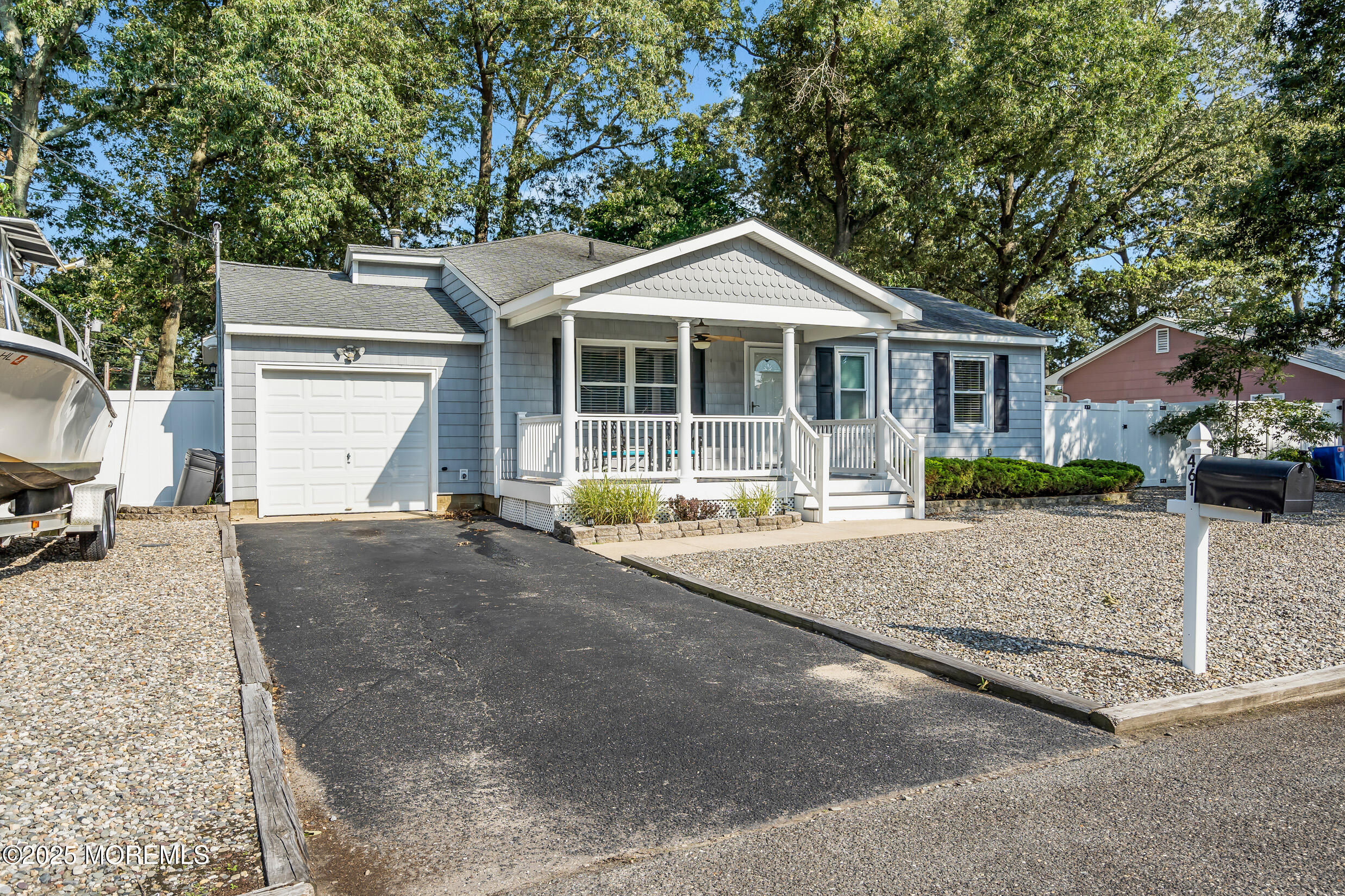 461 Commodore Drive Image 3