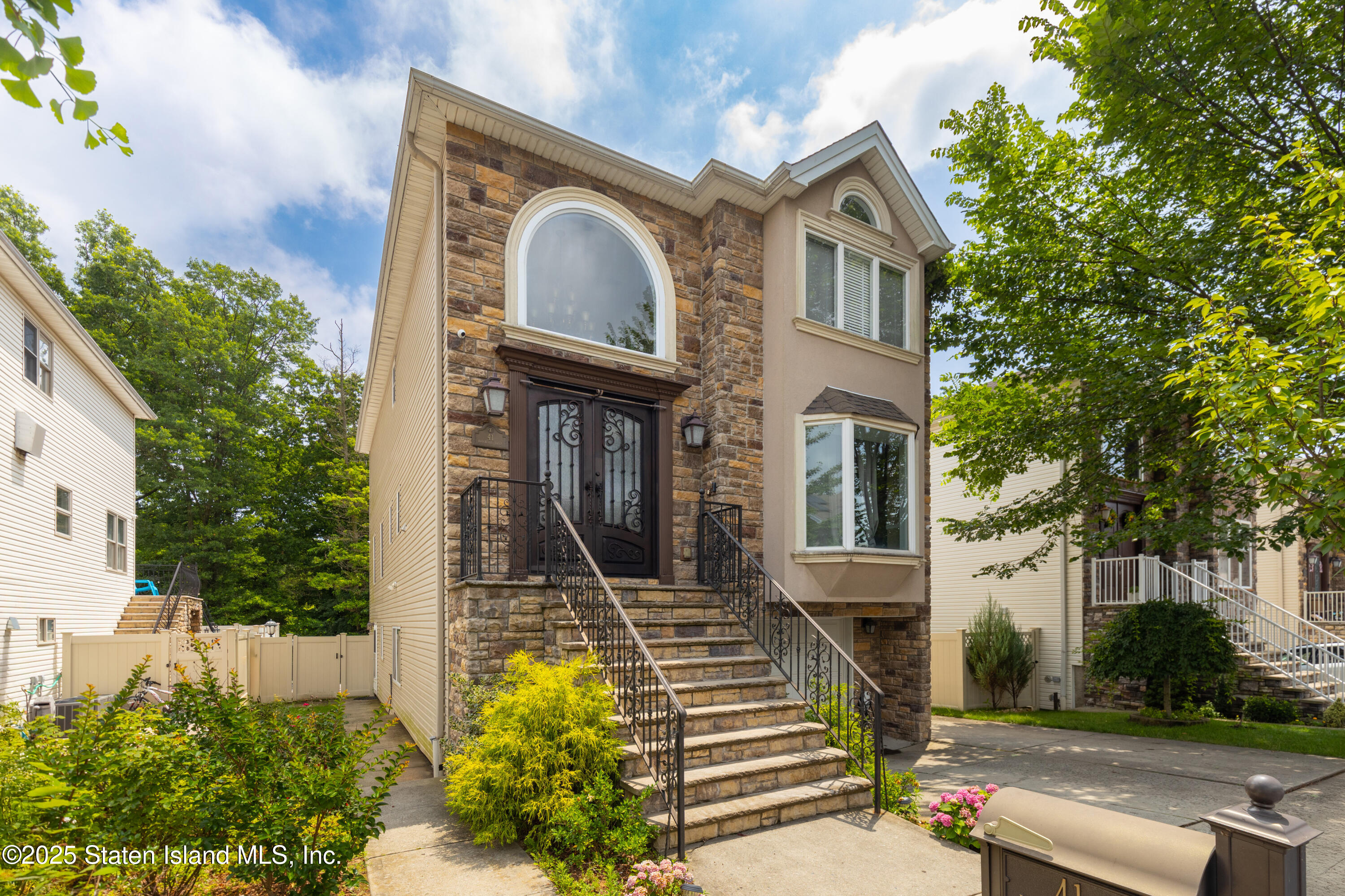 41 Brookside Loop, Staten Island, NY, 10309