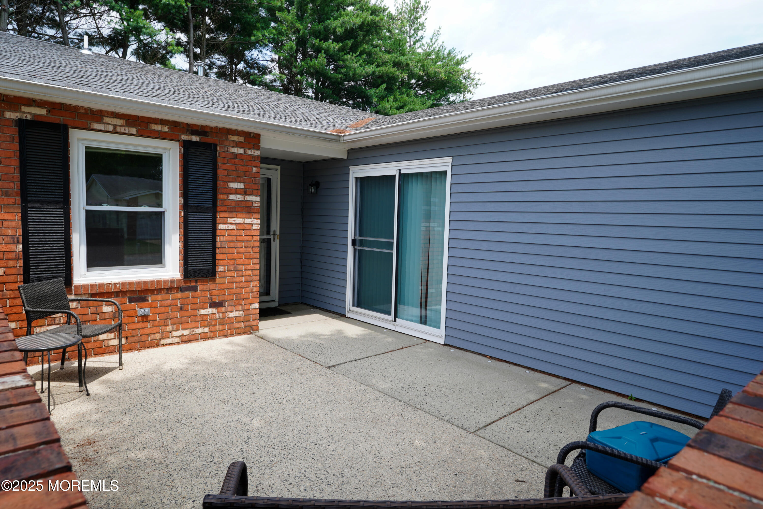 8 Garland Drive Image 4
