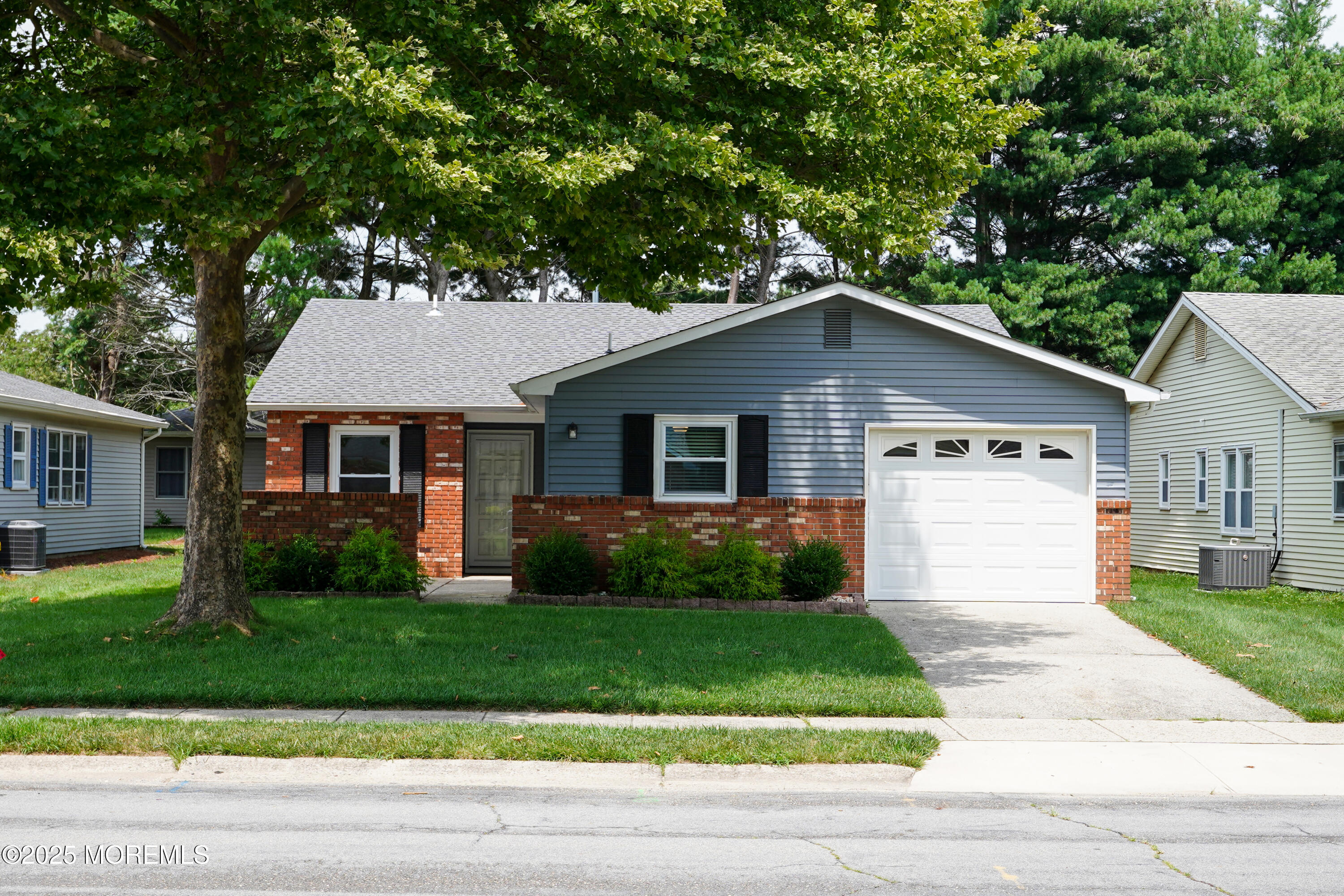 8 Garland Drive Image 2
