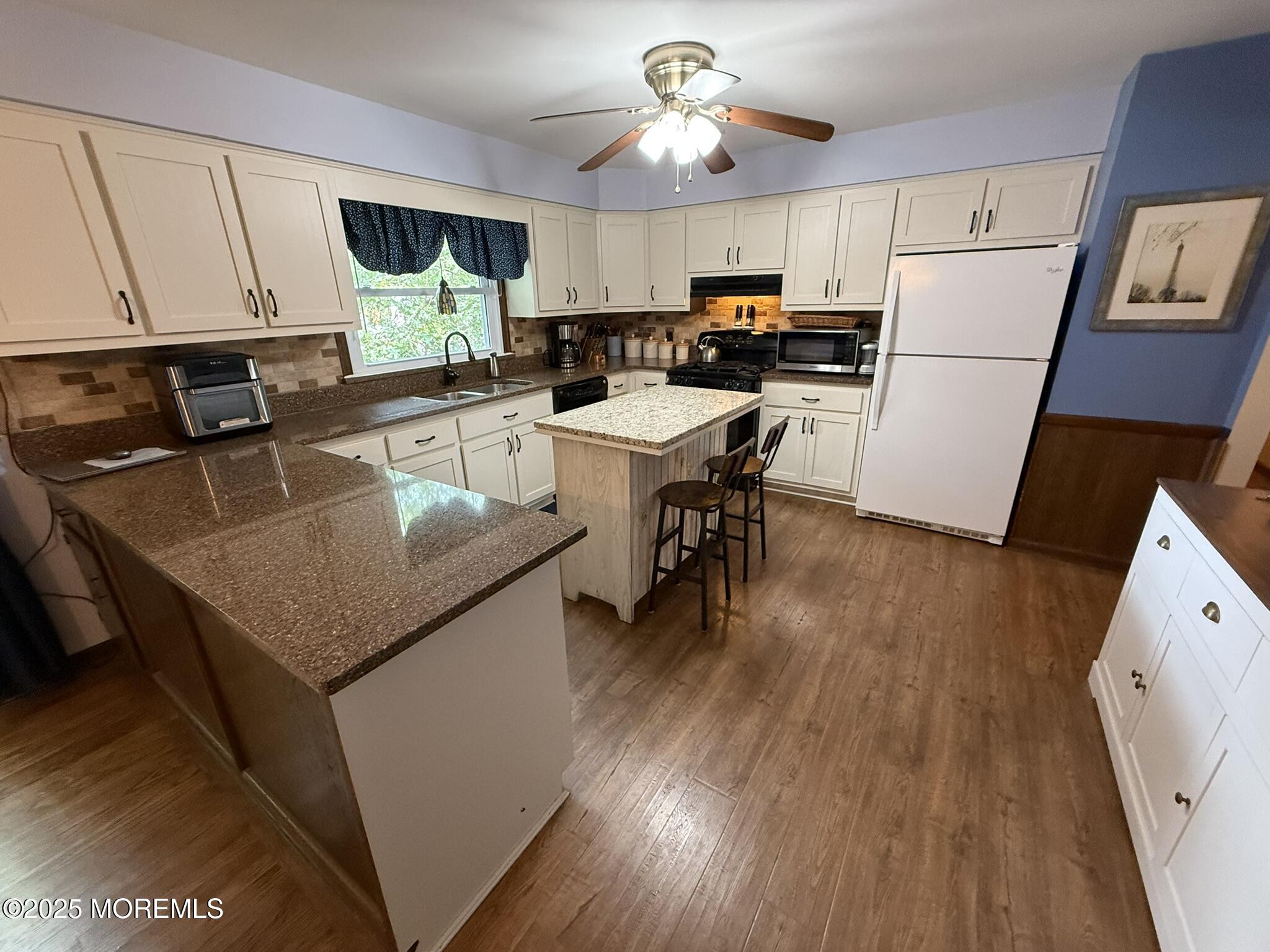 639 Elwood Street Image 3