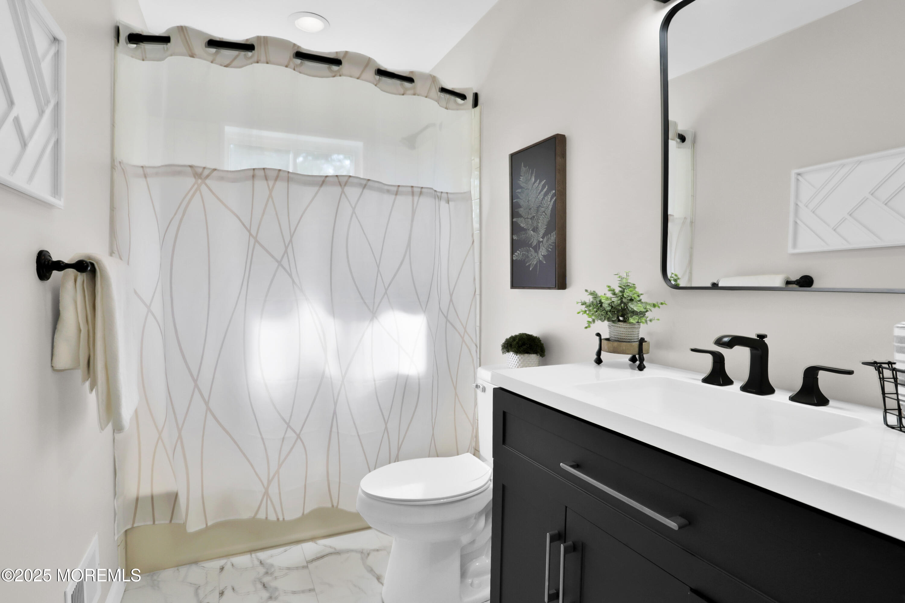 520 East Road, Belford, NJ, 07718 image 20
