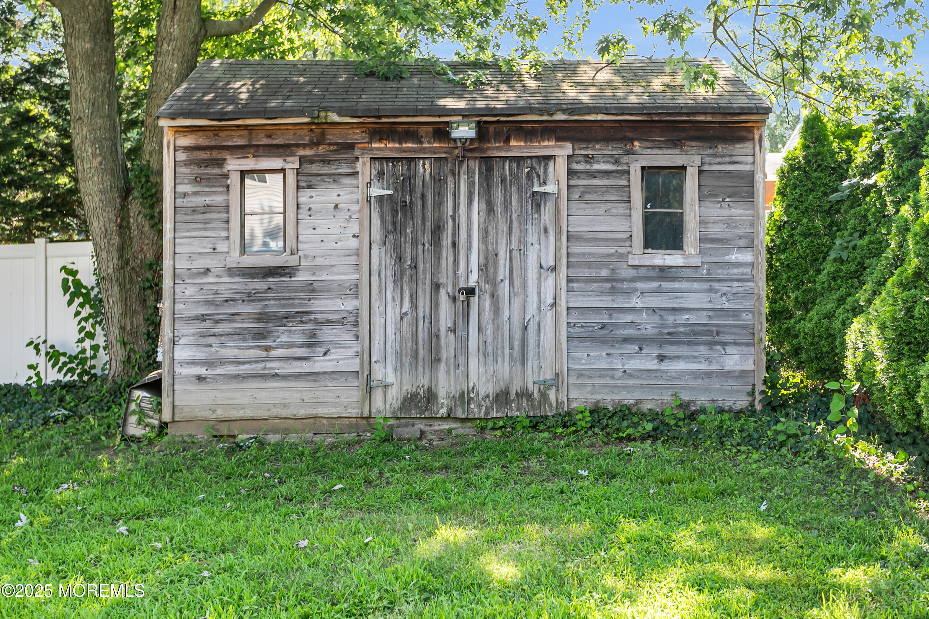 520 East Road, Belford, NJ, 07718 image 32