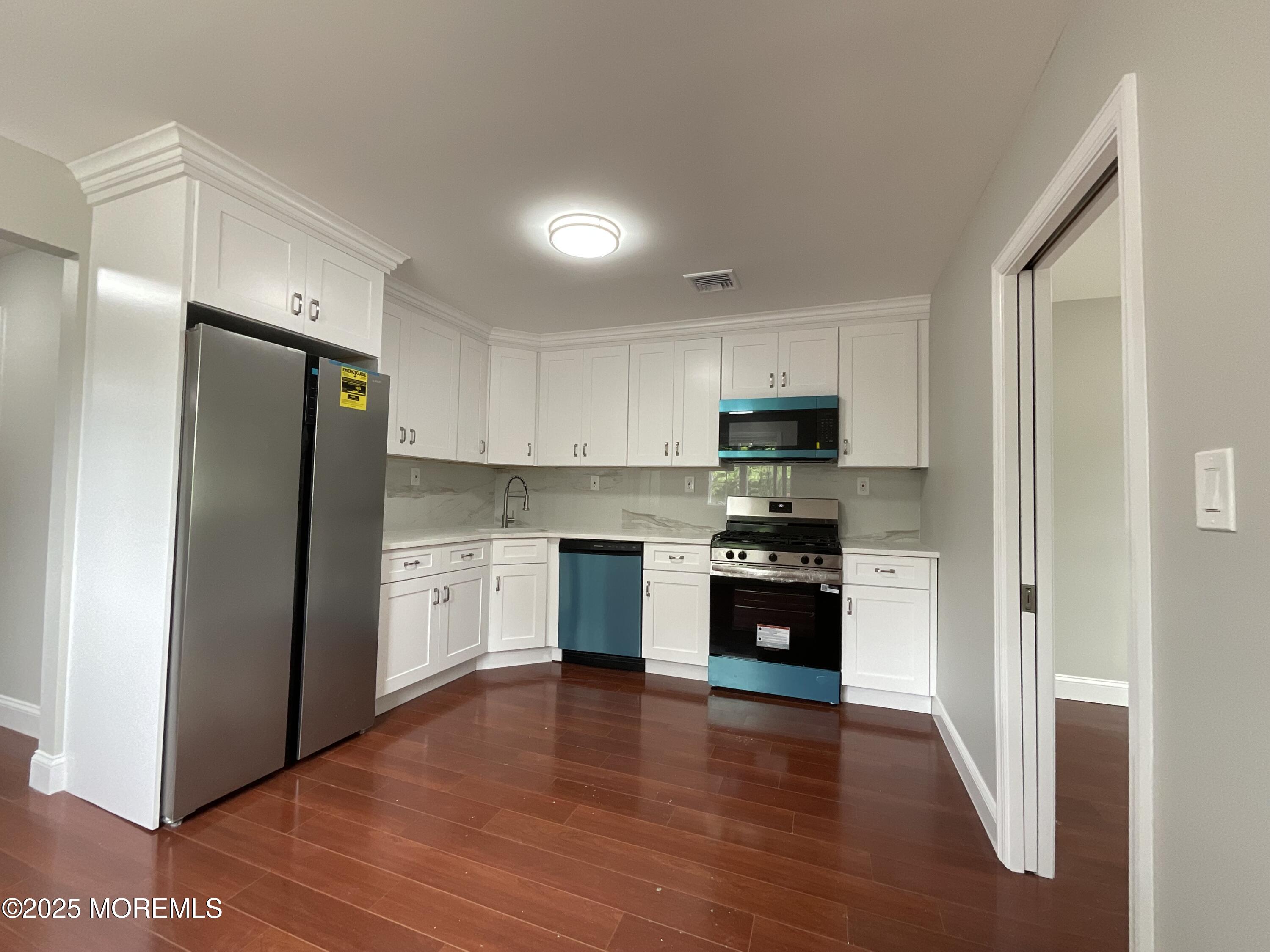 211 Center Avenue Image 5
