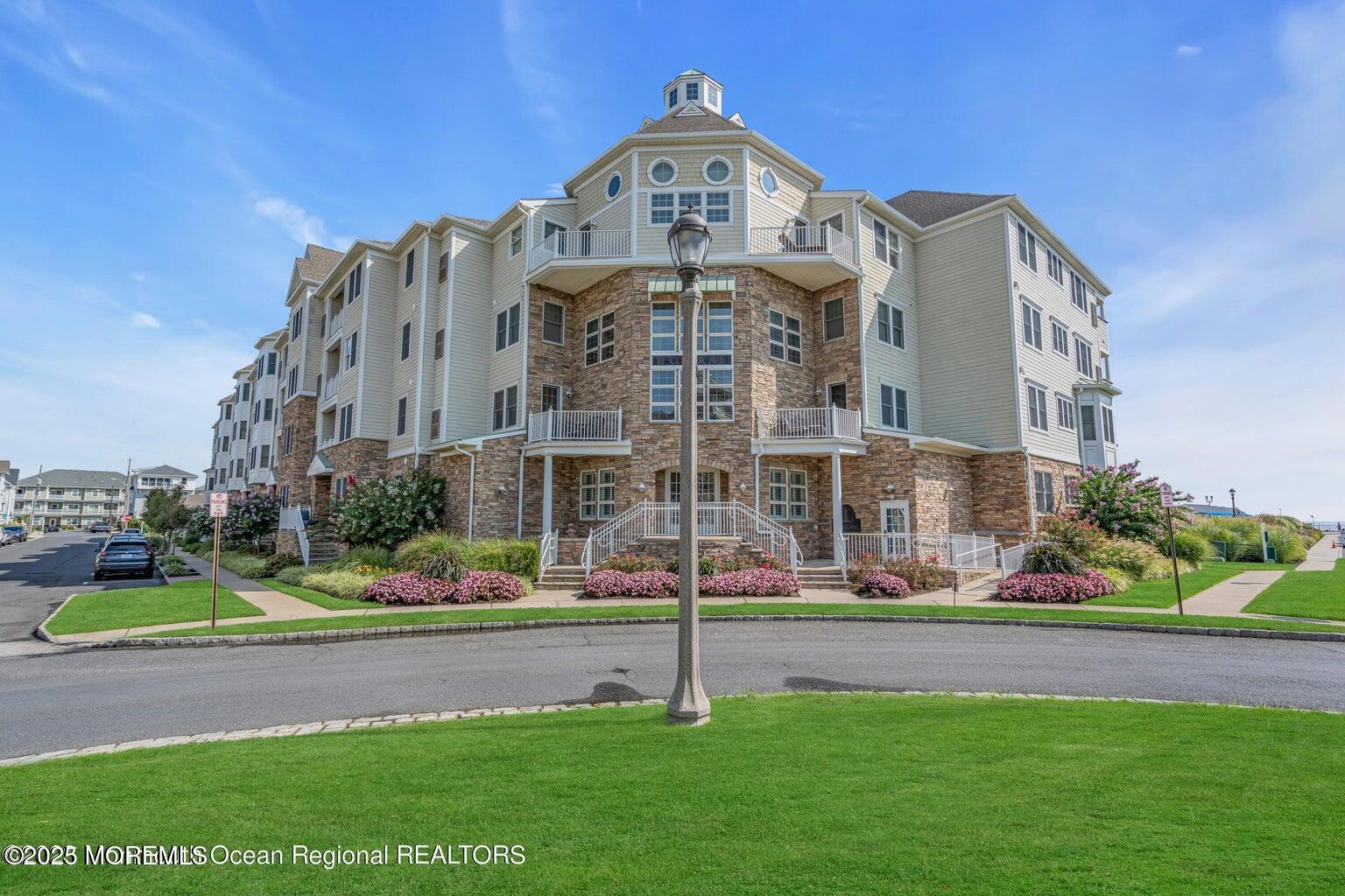 11 Cooper Avenue 212 Image 4