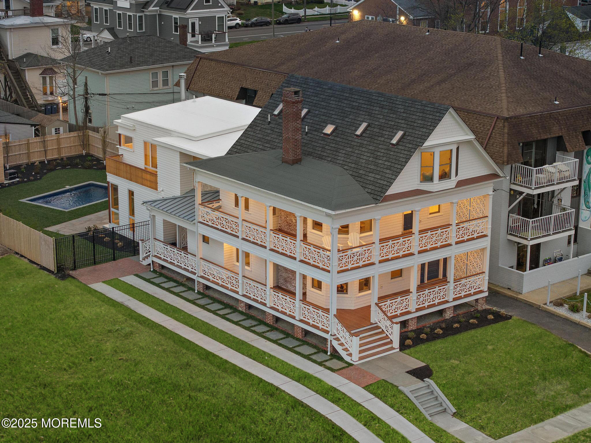 402 Fifth Avenue Image 3