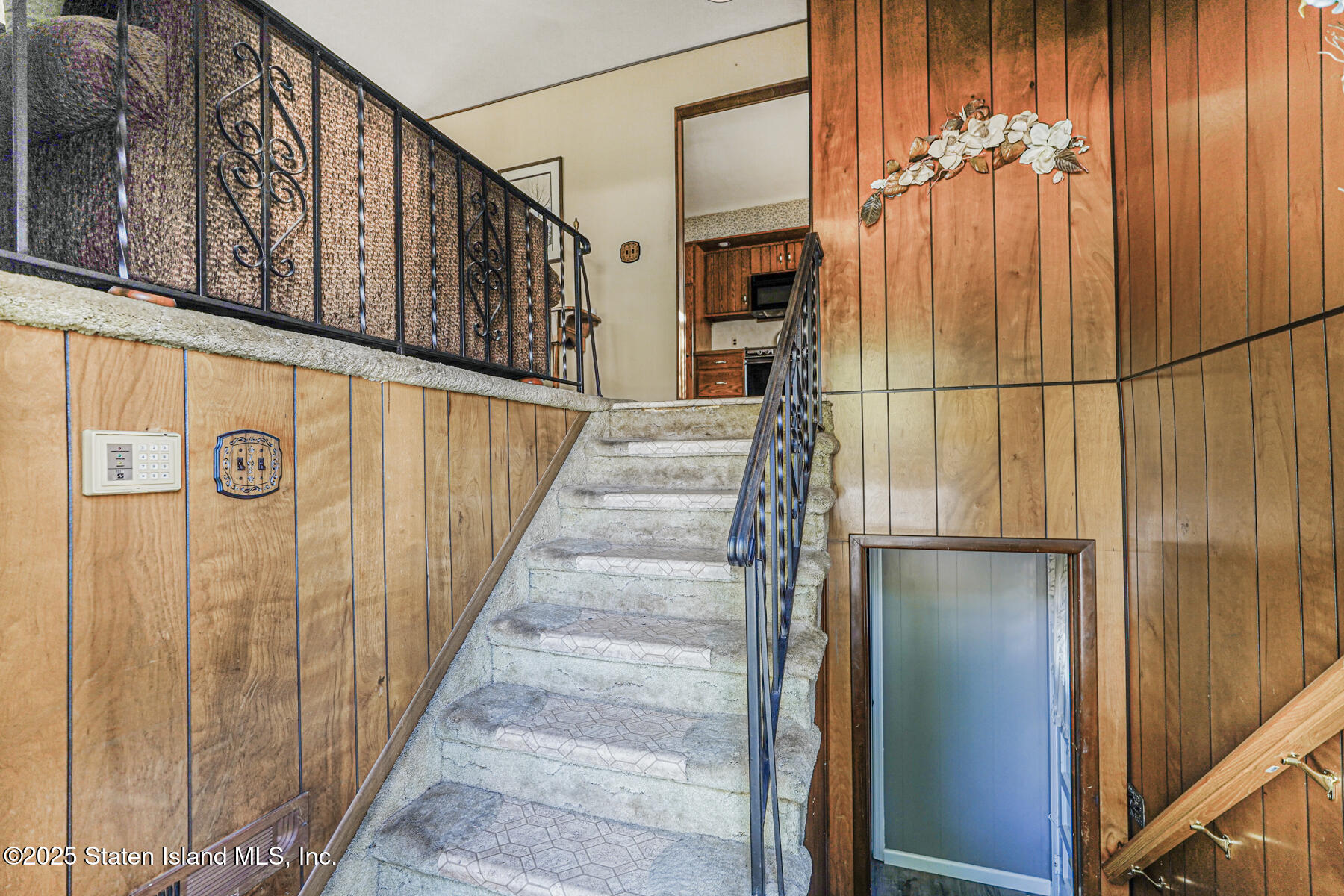 18 Acacia Avenue Image 4