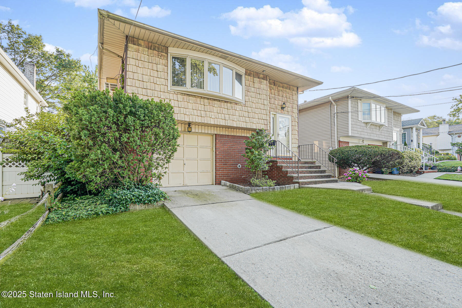 18 Acacia Avenue Image 3