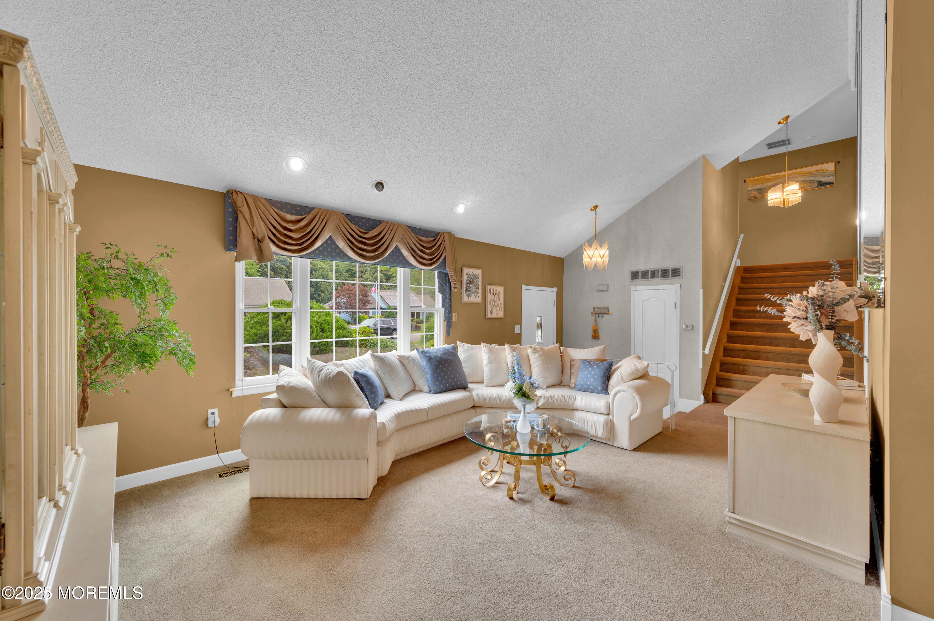 1095 Bandon Road Image 3