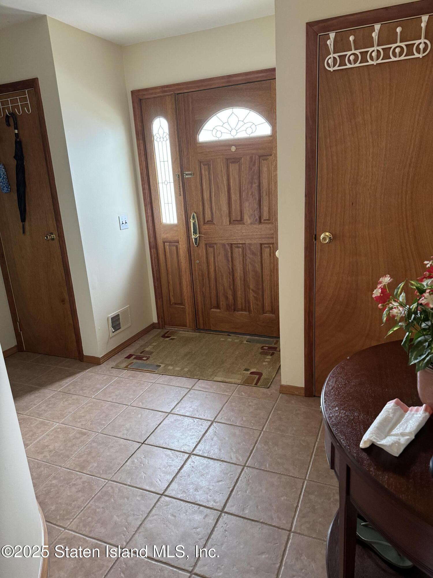 253 Hett Avenue Image 2