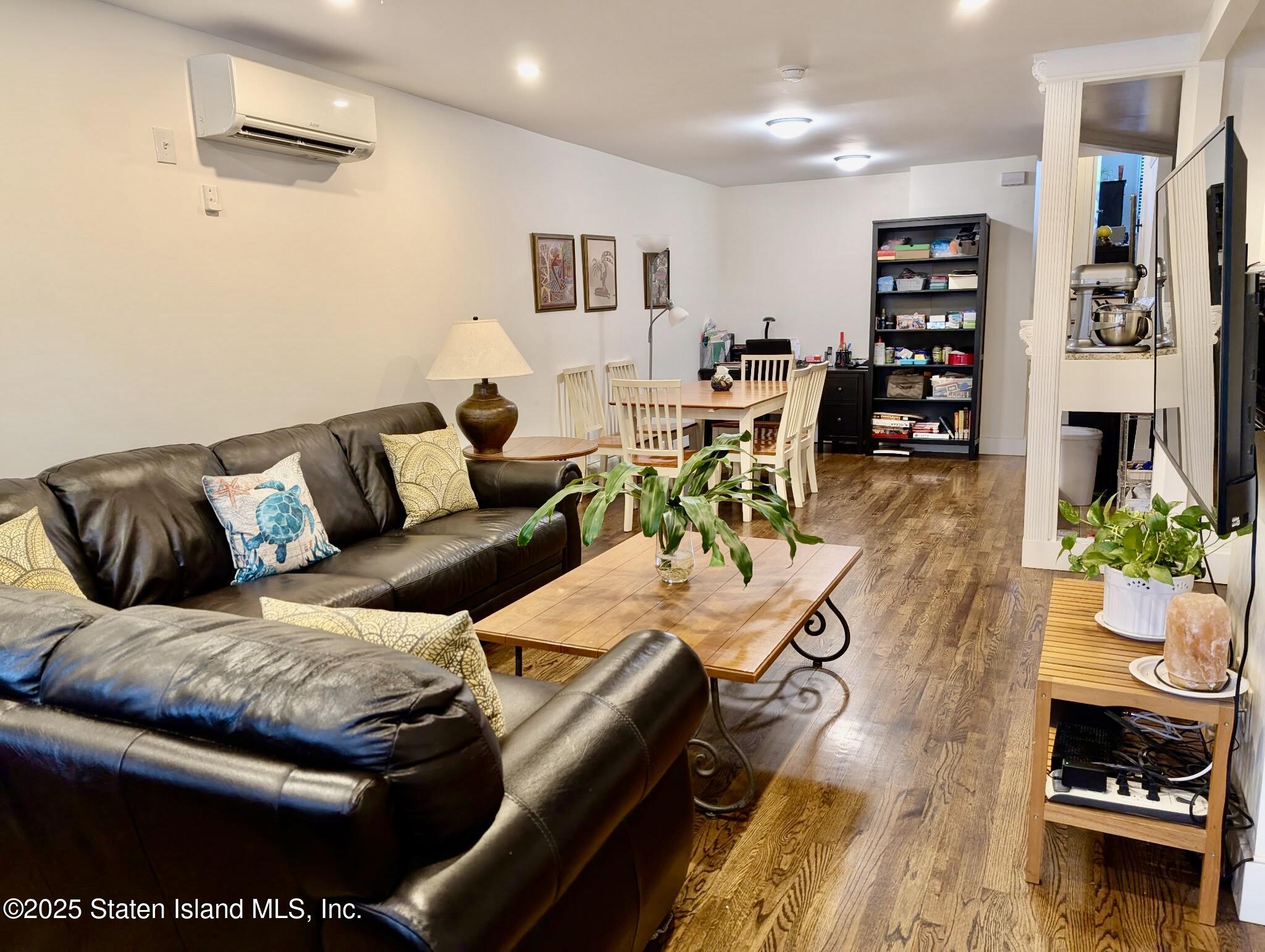 9452 Ridge Boulevard Image 4
