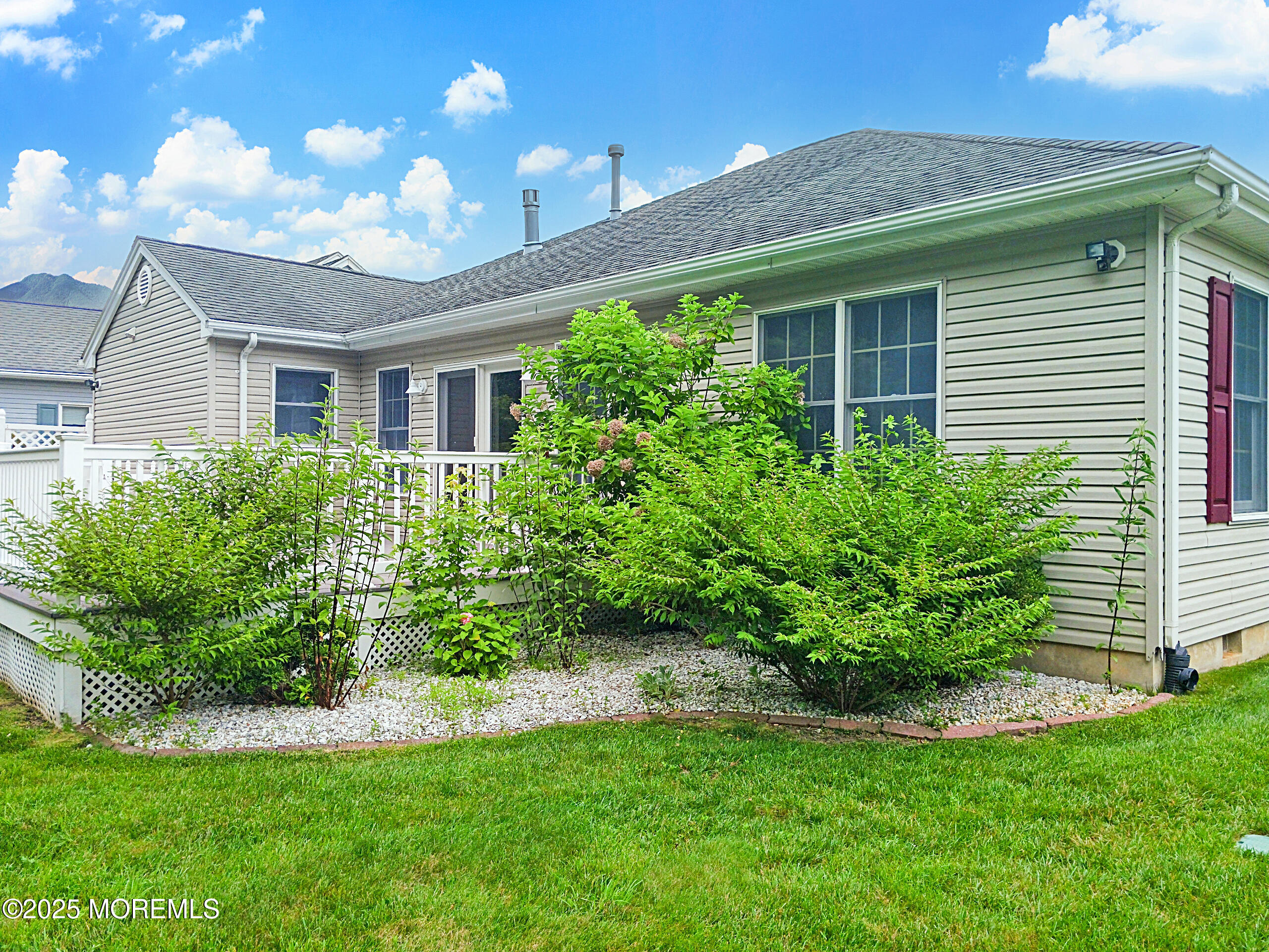 247 Hilliard Boulevard Image 3