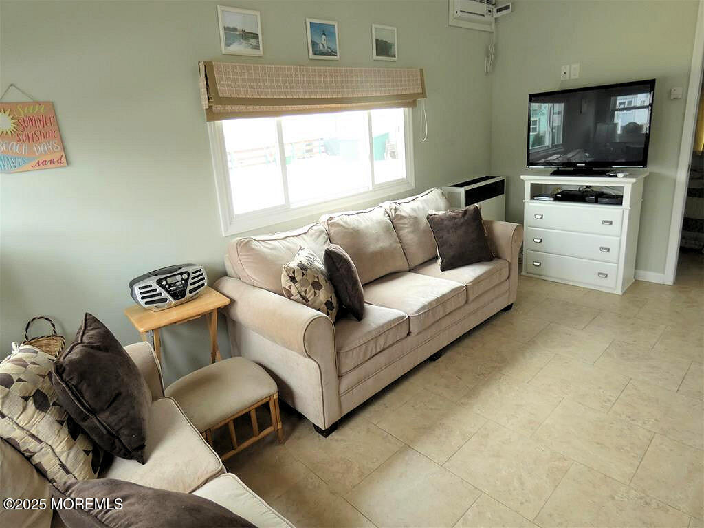 23 E Penguin Way Image 3