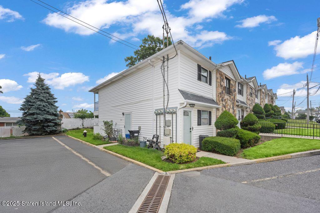 33 Bradley Court A Image 2