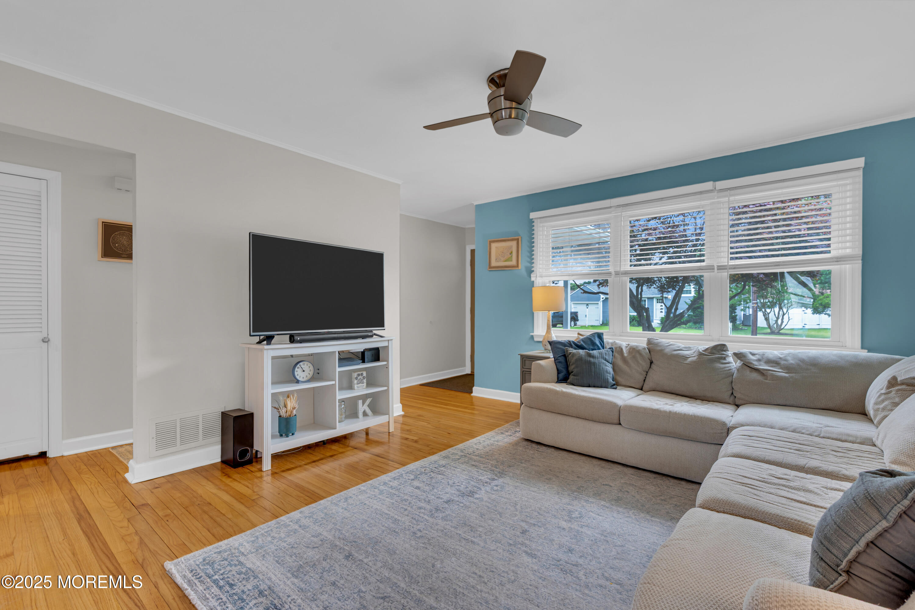 1139 Roe Avenue Image 5