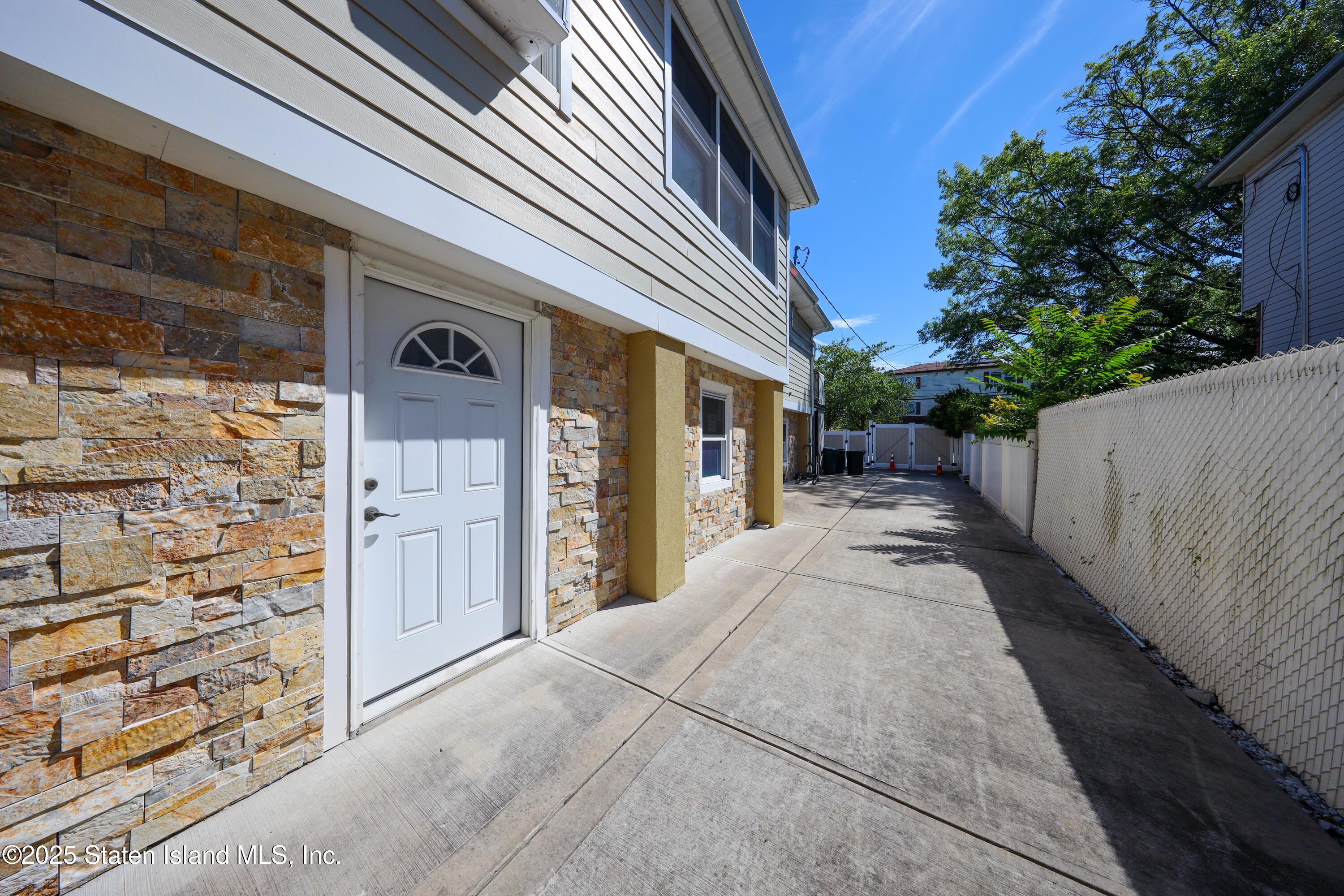 579 Greeley Avenue Image 3
