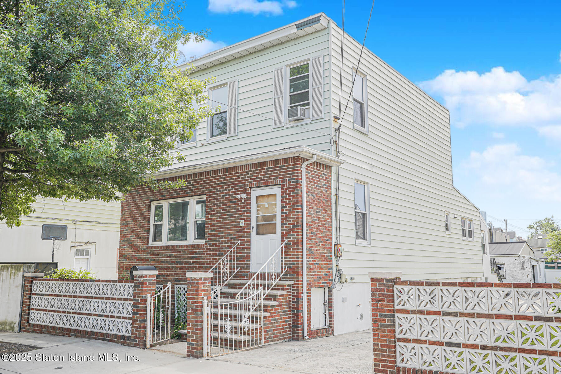 18 St. Mary\'S Avenue, Staten Island, NY, 10305