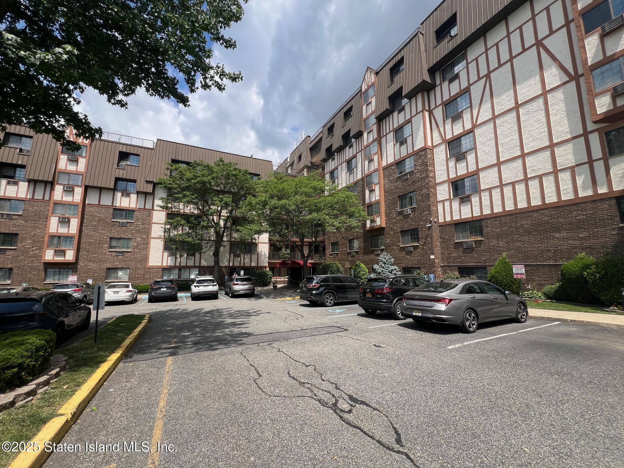 2 Elmwood Park Drive 610 Image 3