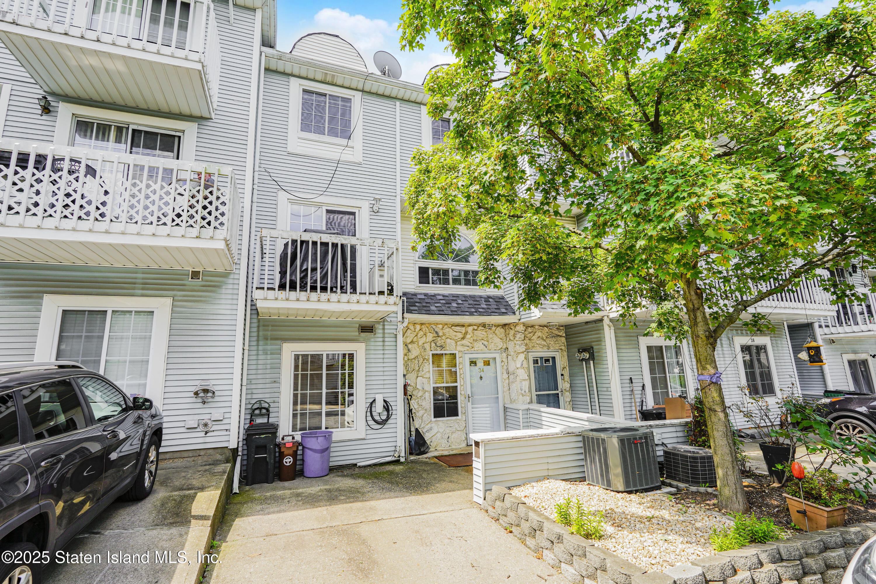 34 Country Drive, Staten Island, NY, 10314