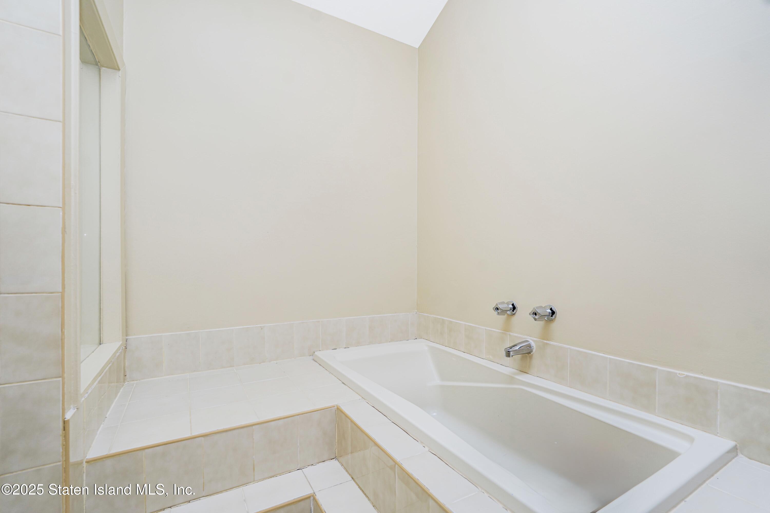 34 Country Drive, Staten Island, NY, 10314 image 19