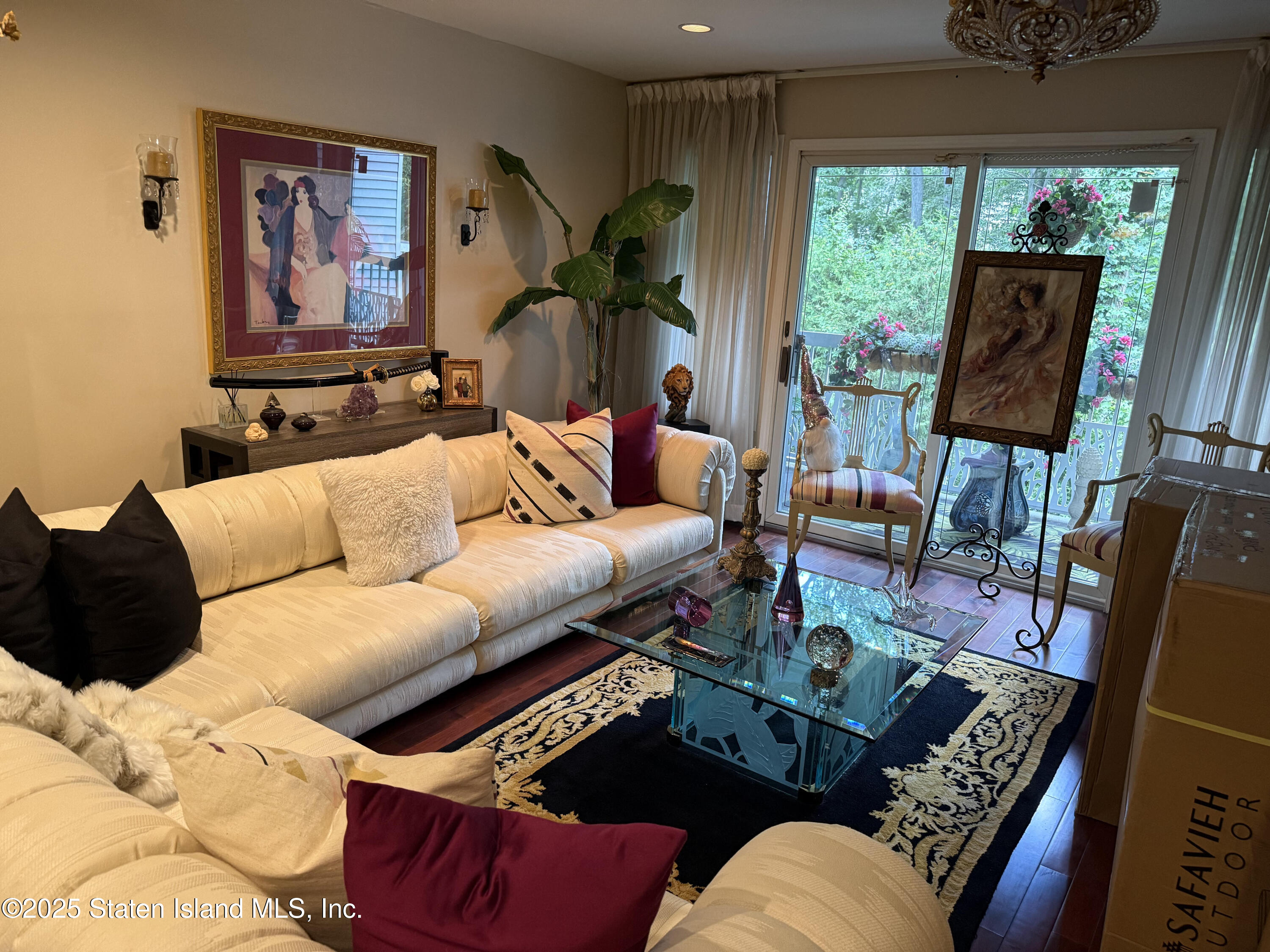 109 Commodore Drive Image 5