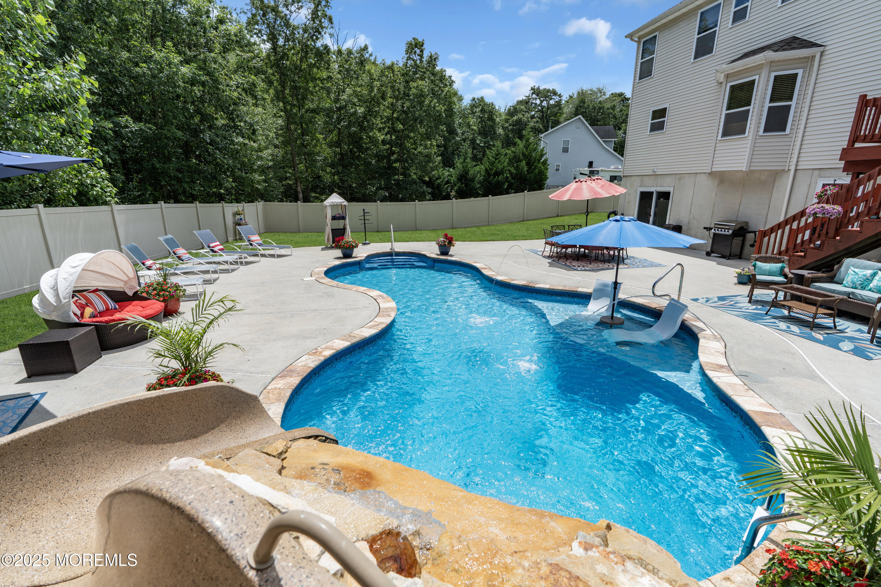 5 Maxim Court Image 2