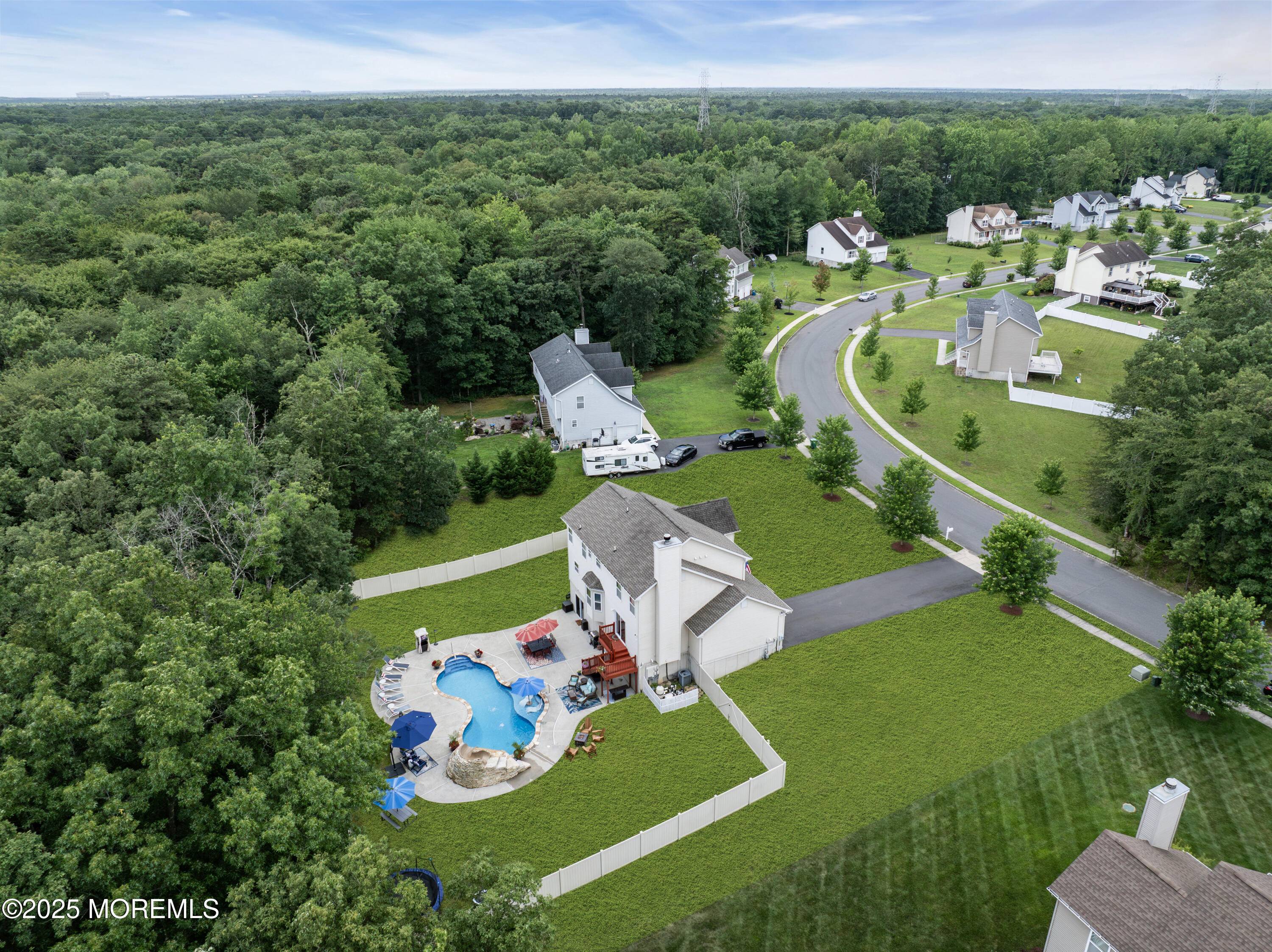 5 Maxim Court Image 3