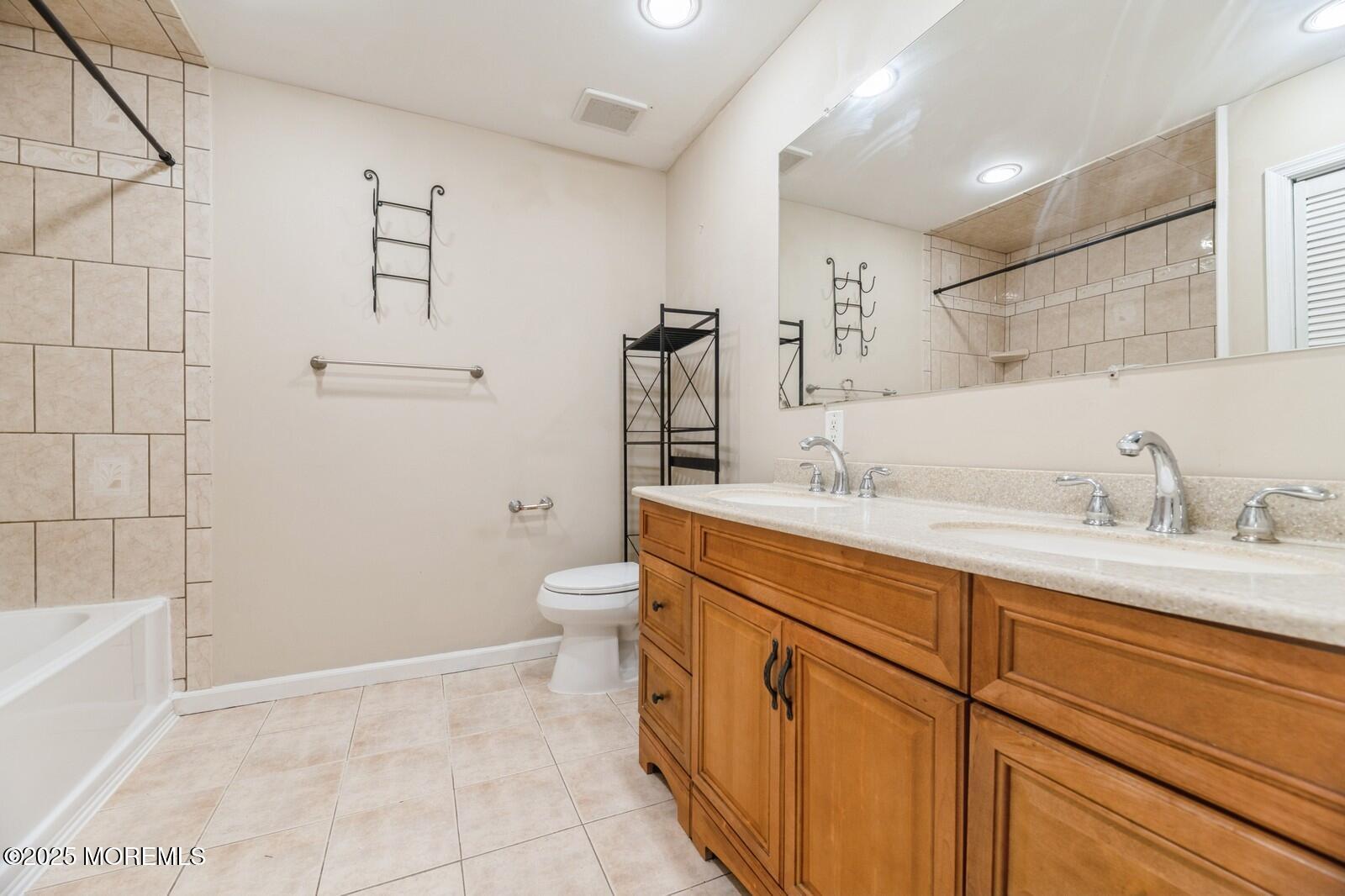 7 Sloop Sq, Freehold, NJ, 07728 image 14