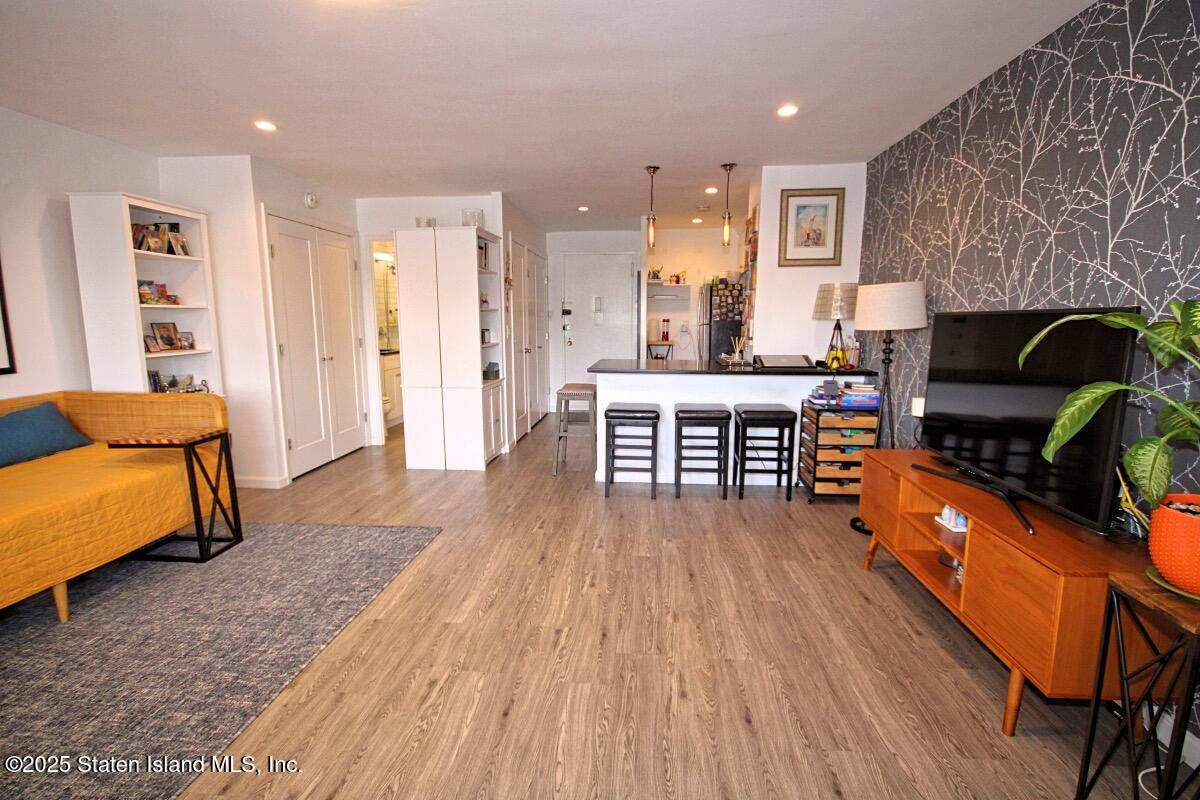 1000 Clove Road 7g Image 3