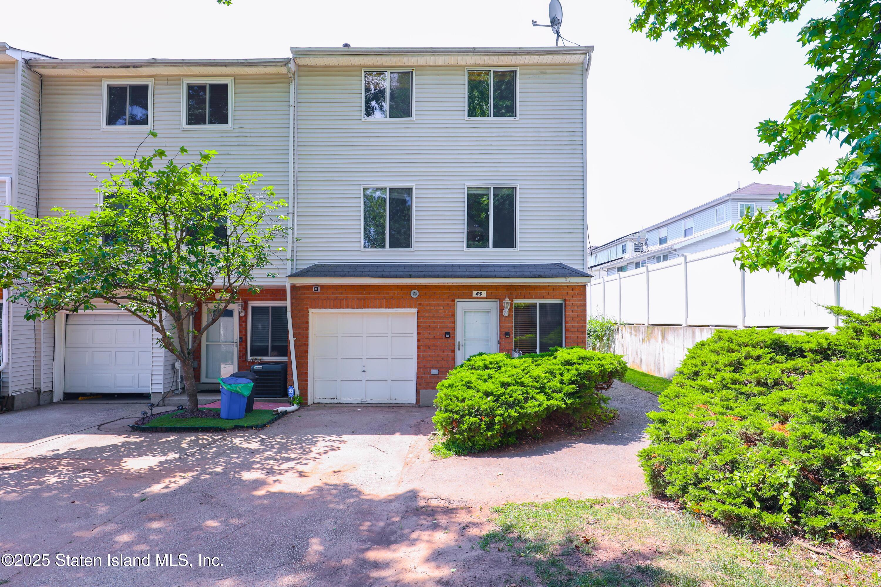 45 Ilyssa Way, Staten Island, NY, 10312