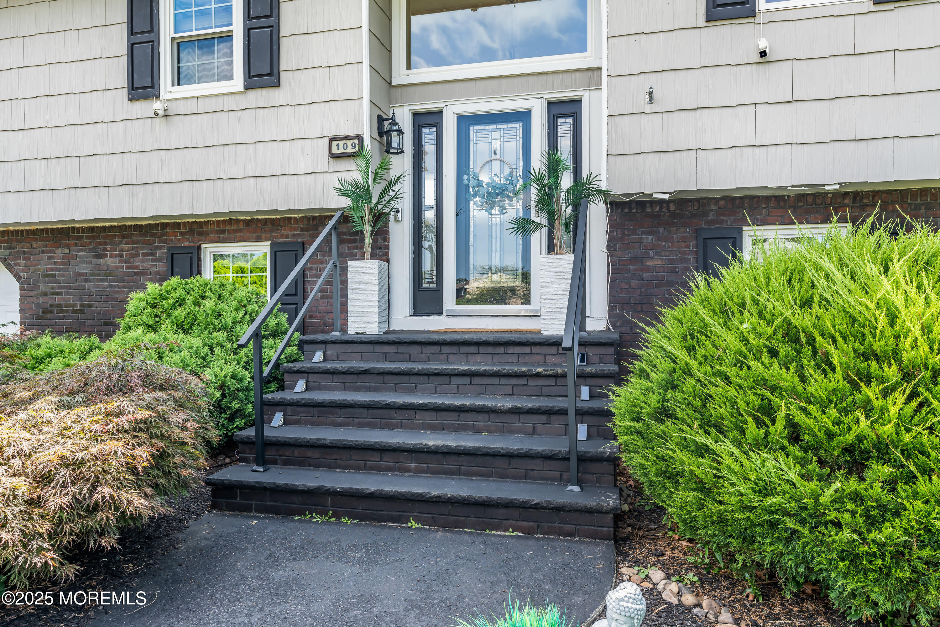 109 Twin Rivers Drive Image 2