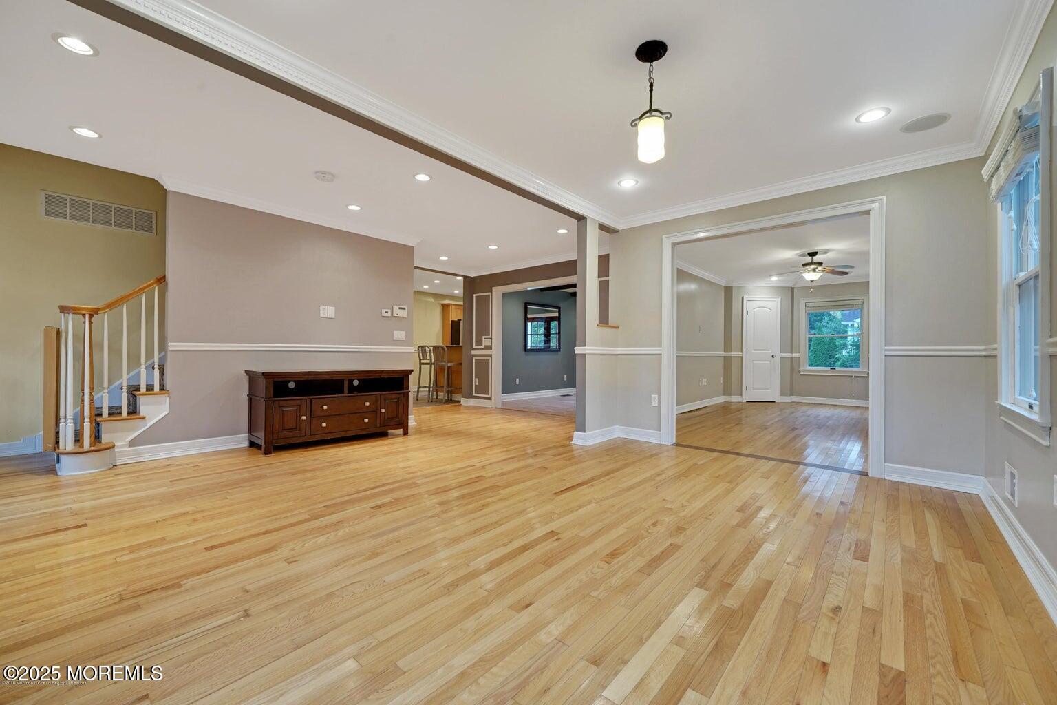 16 Farmingdale Parkway Image 5