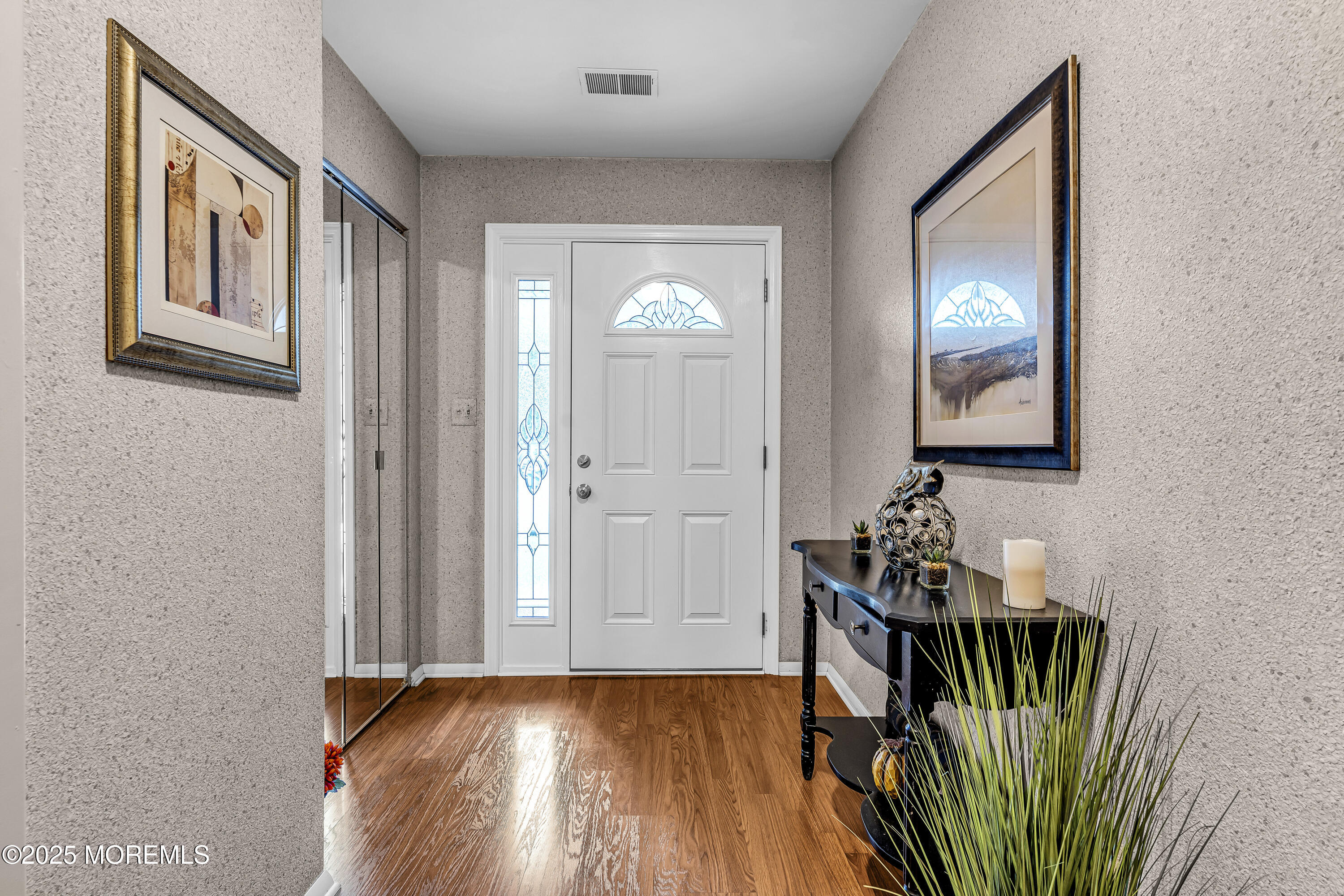123 Lexington Circle Image 2